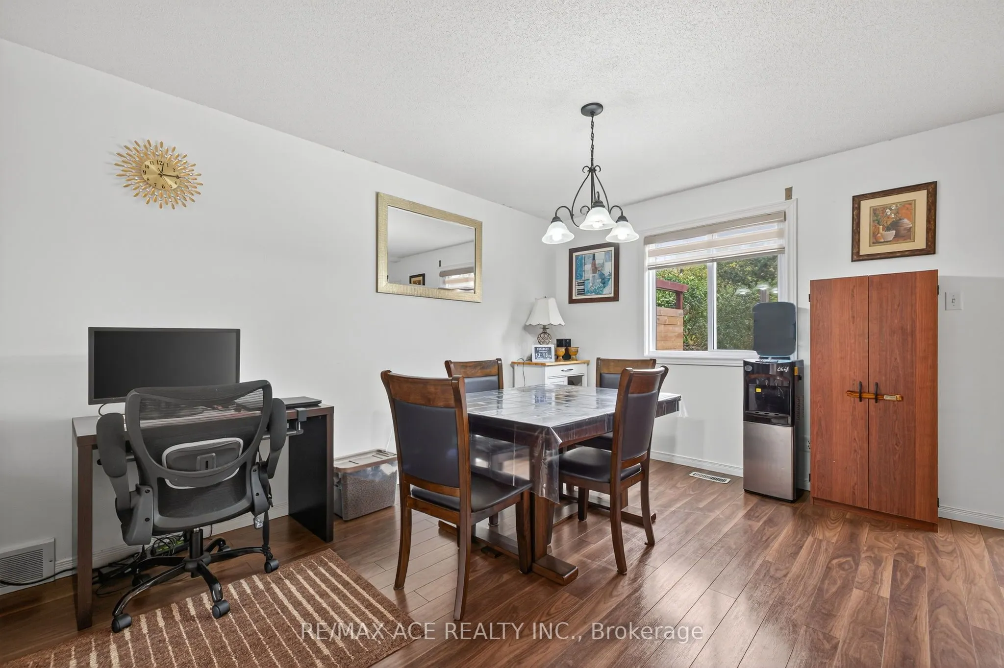 841 Deveron Crescent