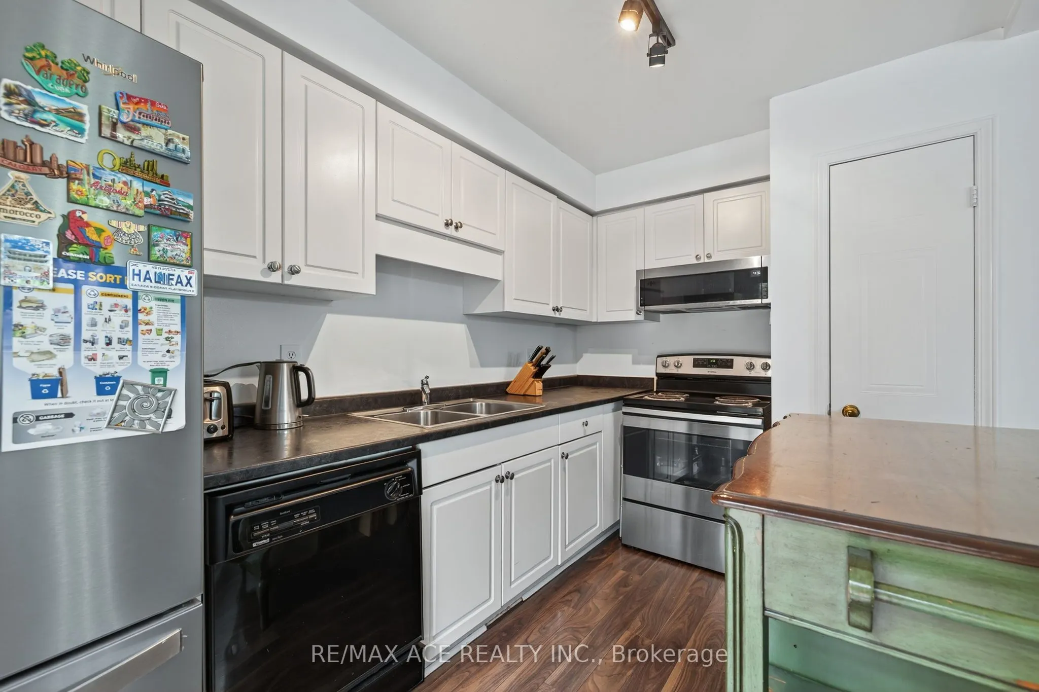 841 Deveron Crescent