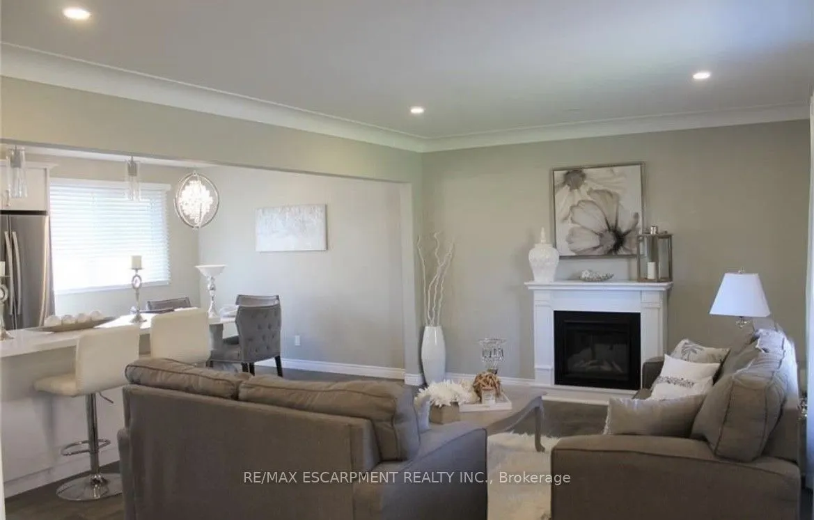 89 Regent Drive, #LOWER