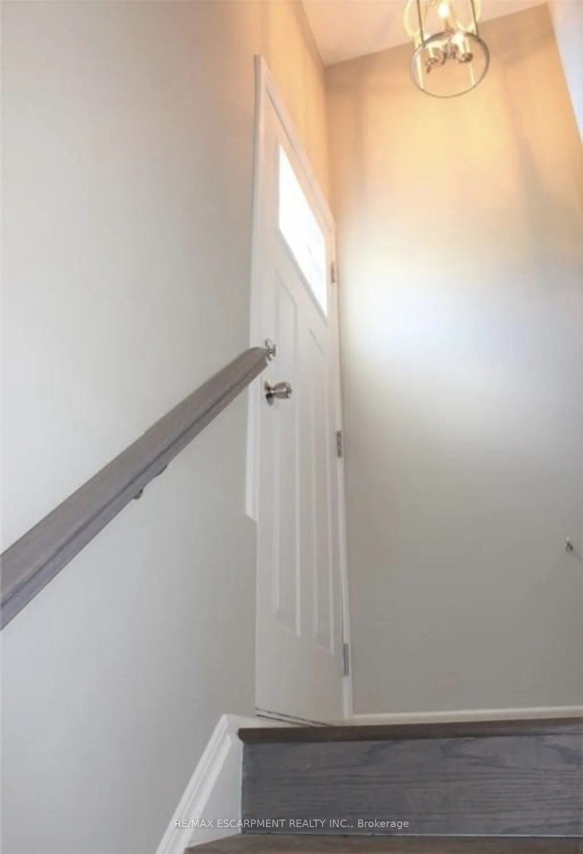 89 Regent Drive, #LOWER