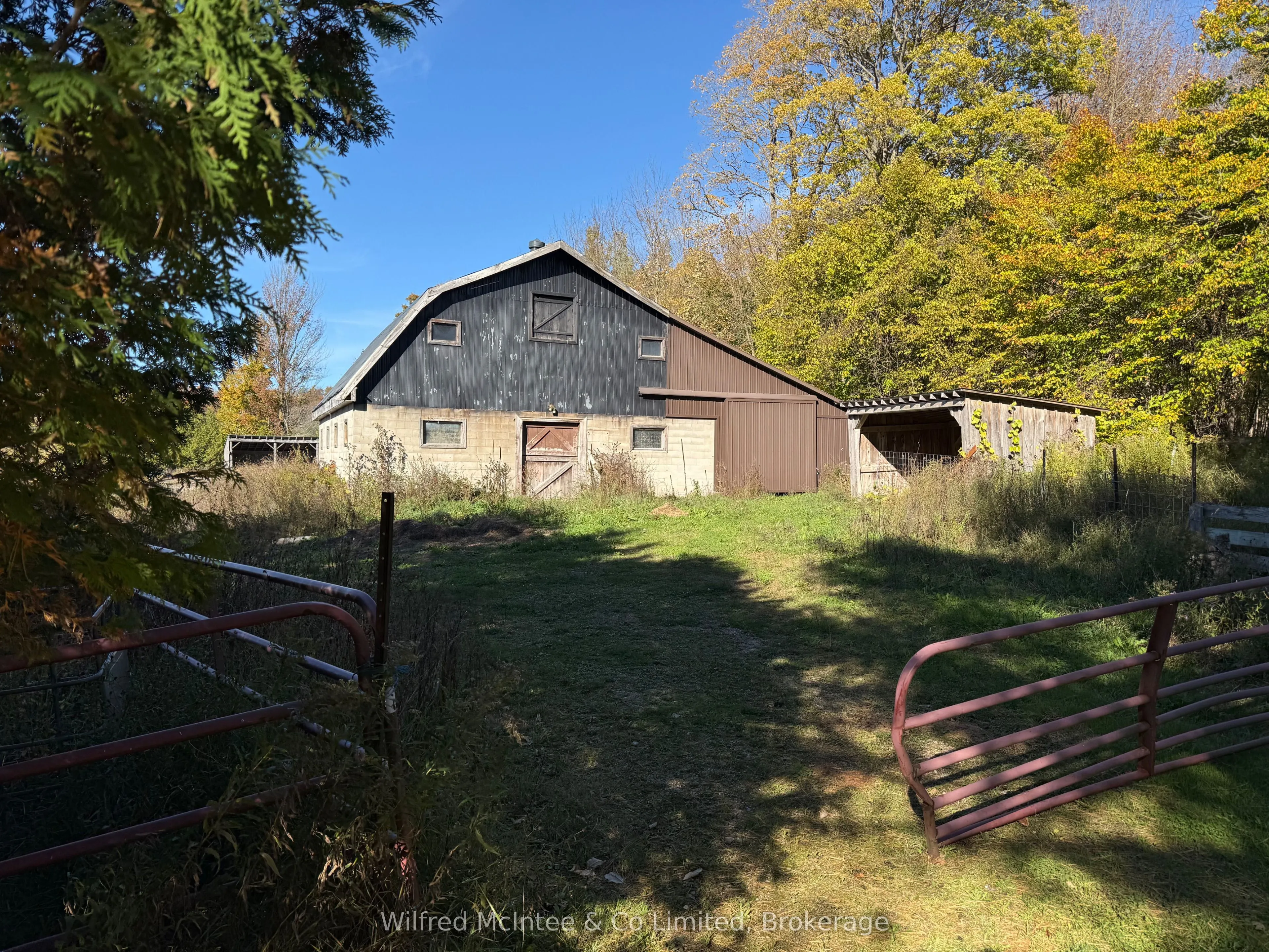 601597 Side Road 8 Road