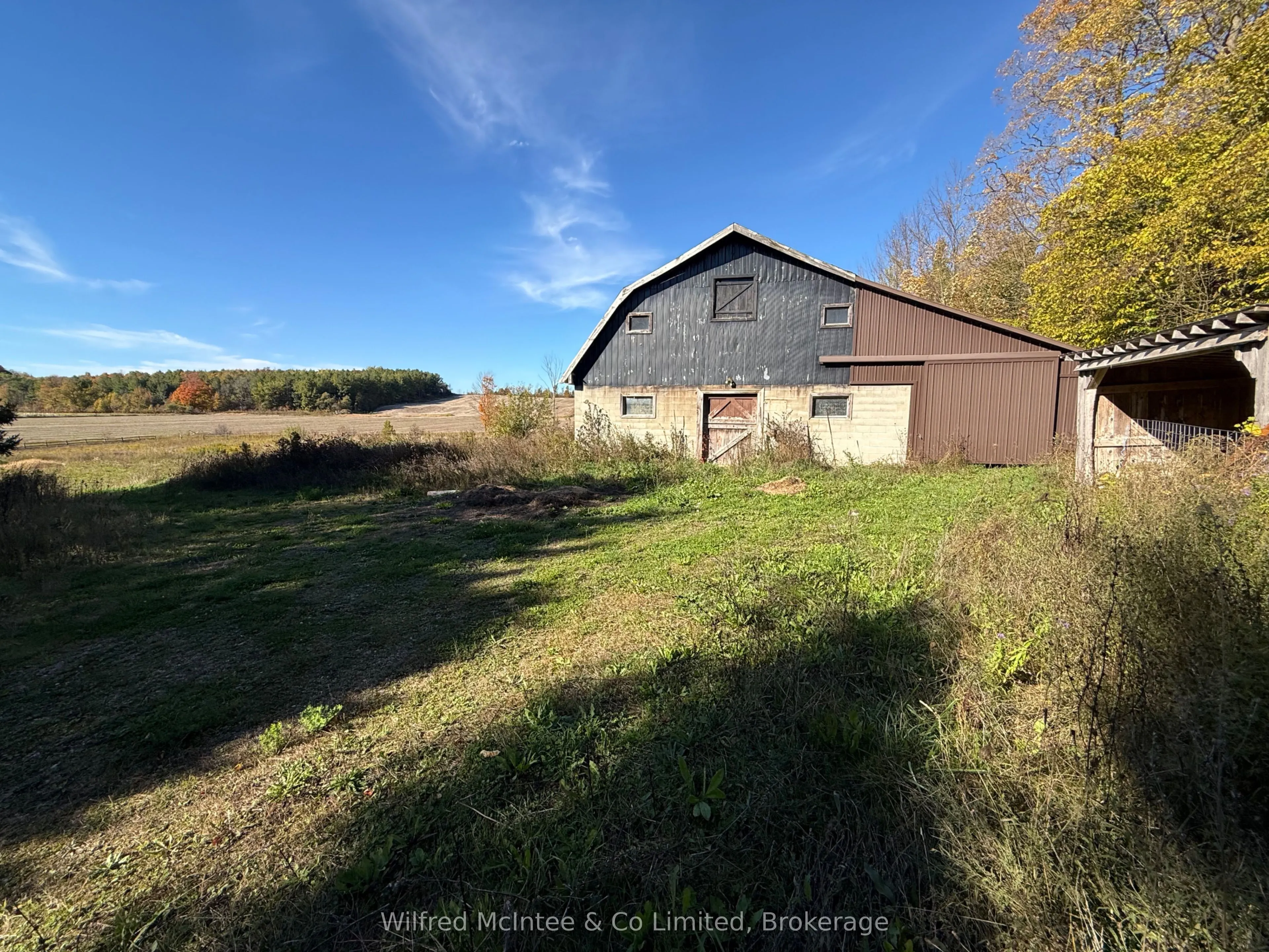 601597 Side Road 8 Road