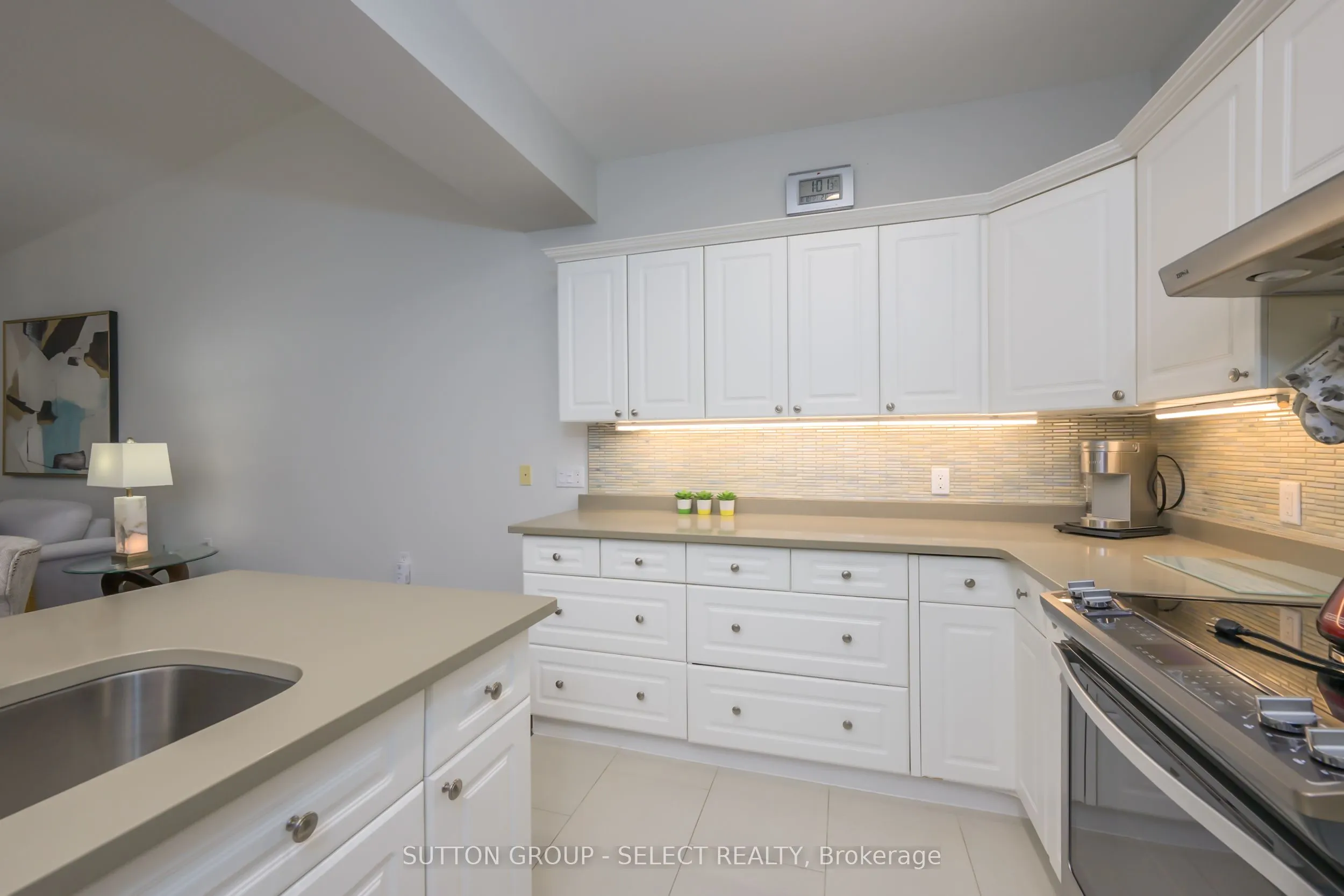 1337 Commissioners Road W, #11