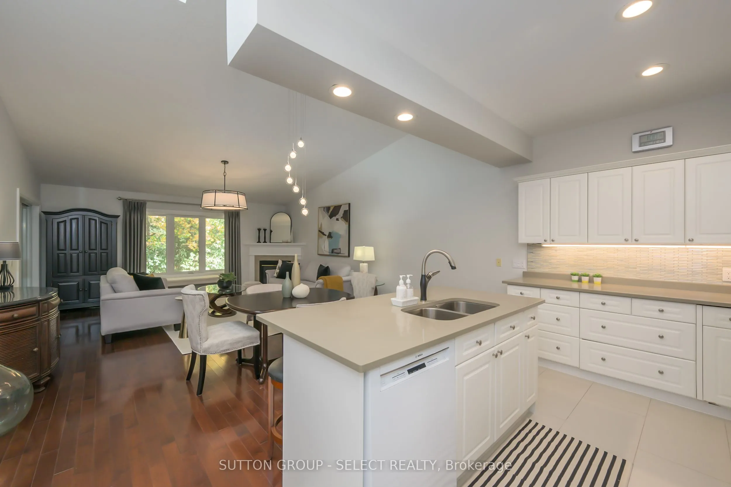 1337 Commissioners Road W, #11