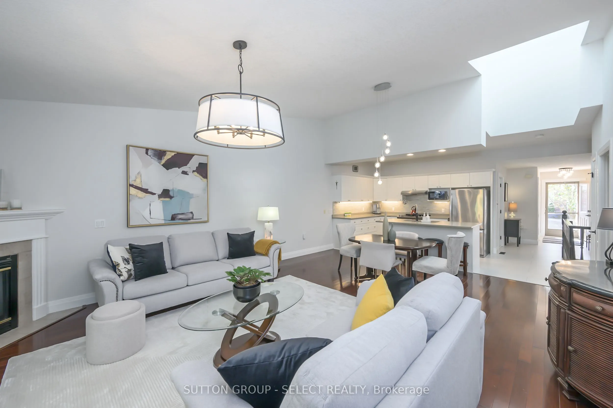 1337 Commissioners Road W, #11