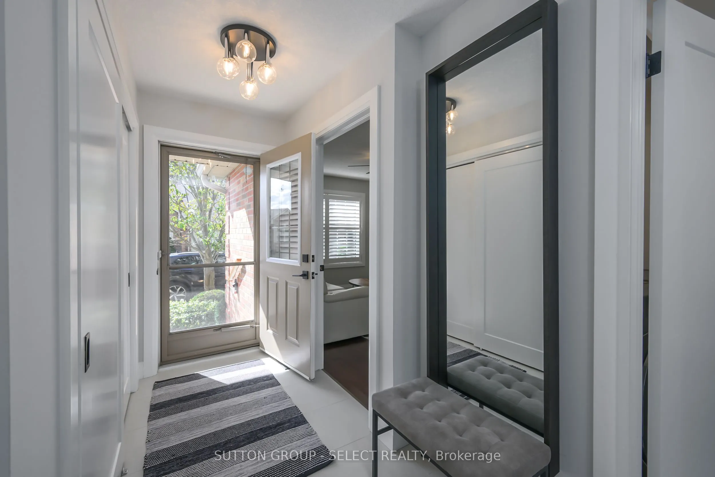 1337 Commissioners Road W, #11