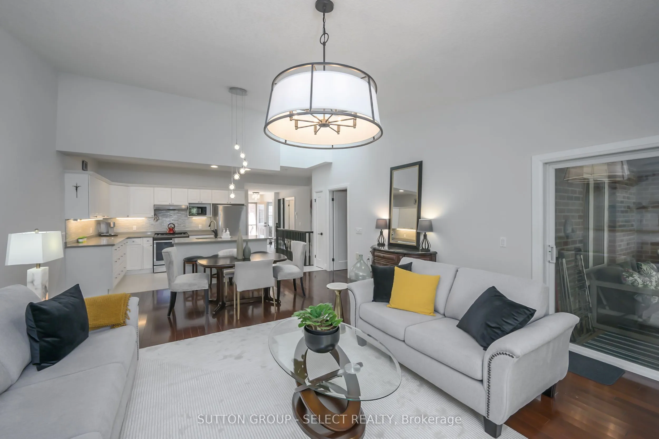 1337 Commissioners Road W, #11