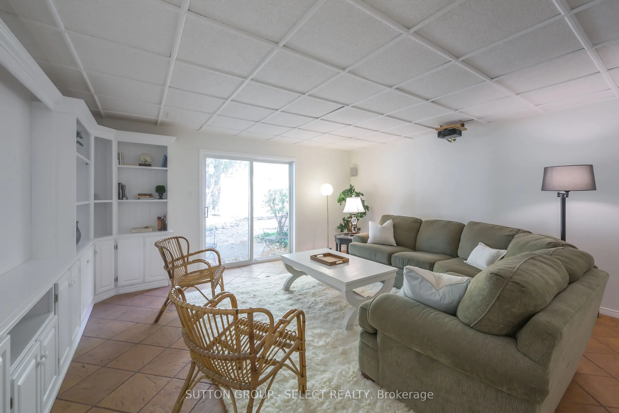 1337 Commissioners Road W, #11