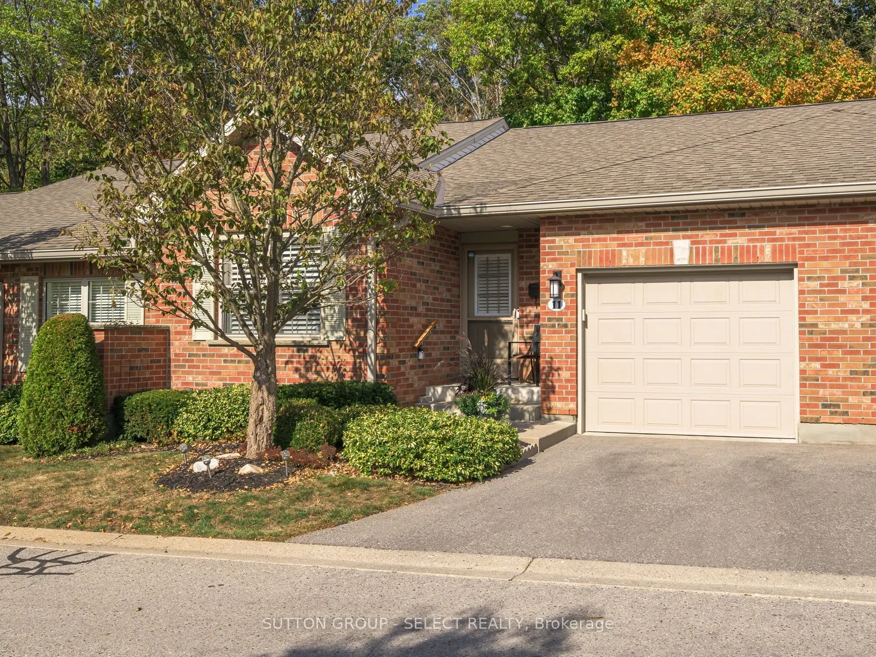 1337 Commissioners Road W, #11