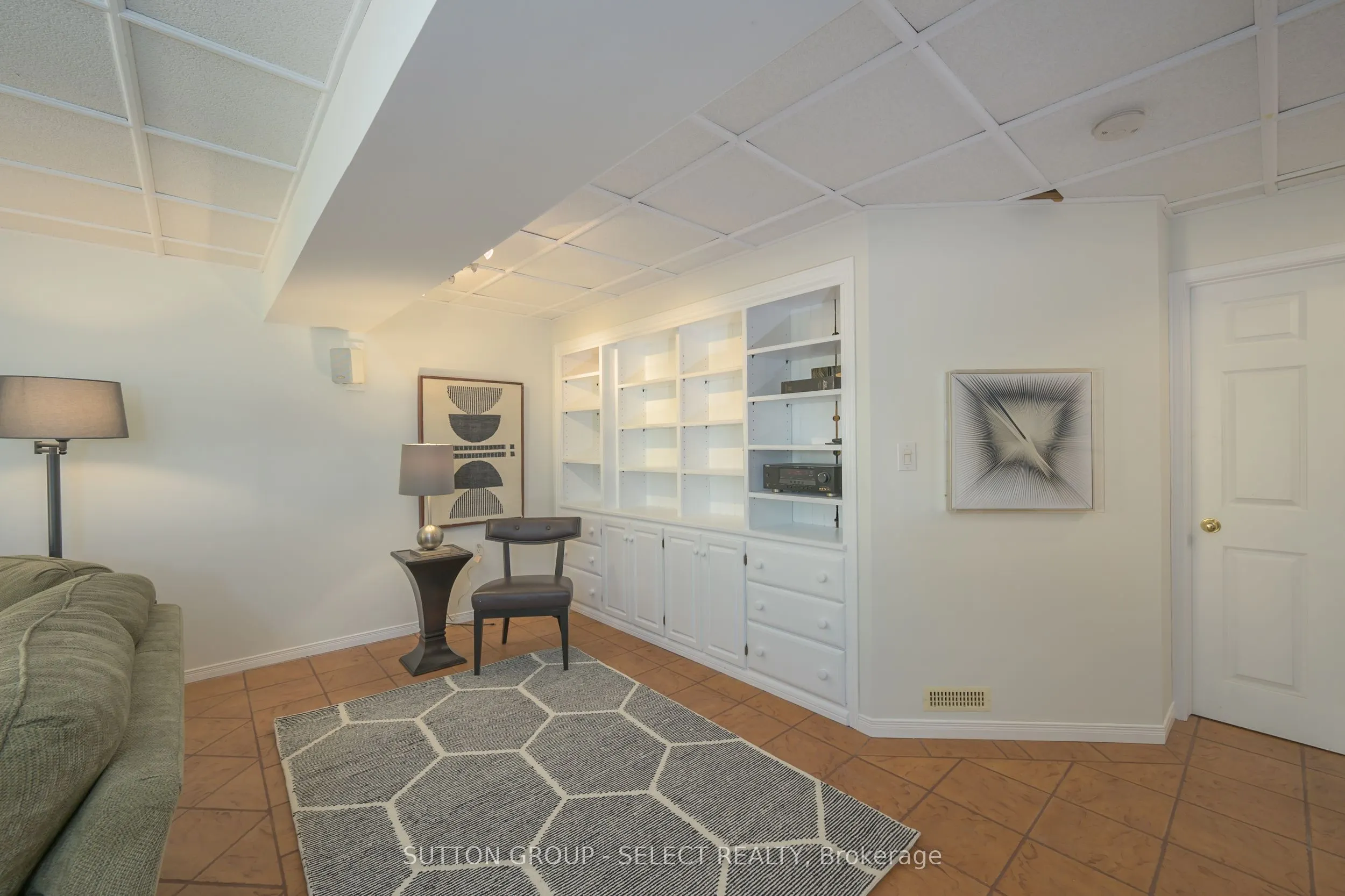 1337 Commissioners Road W, #11
