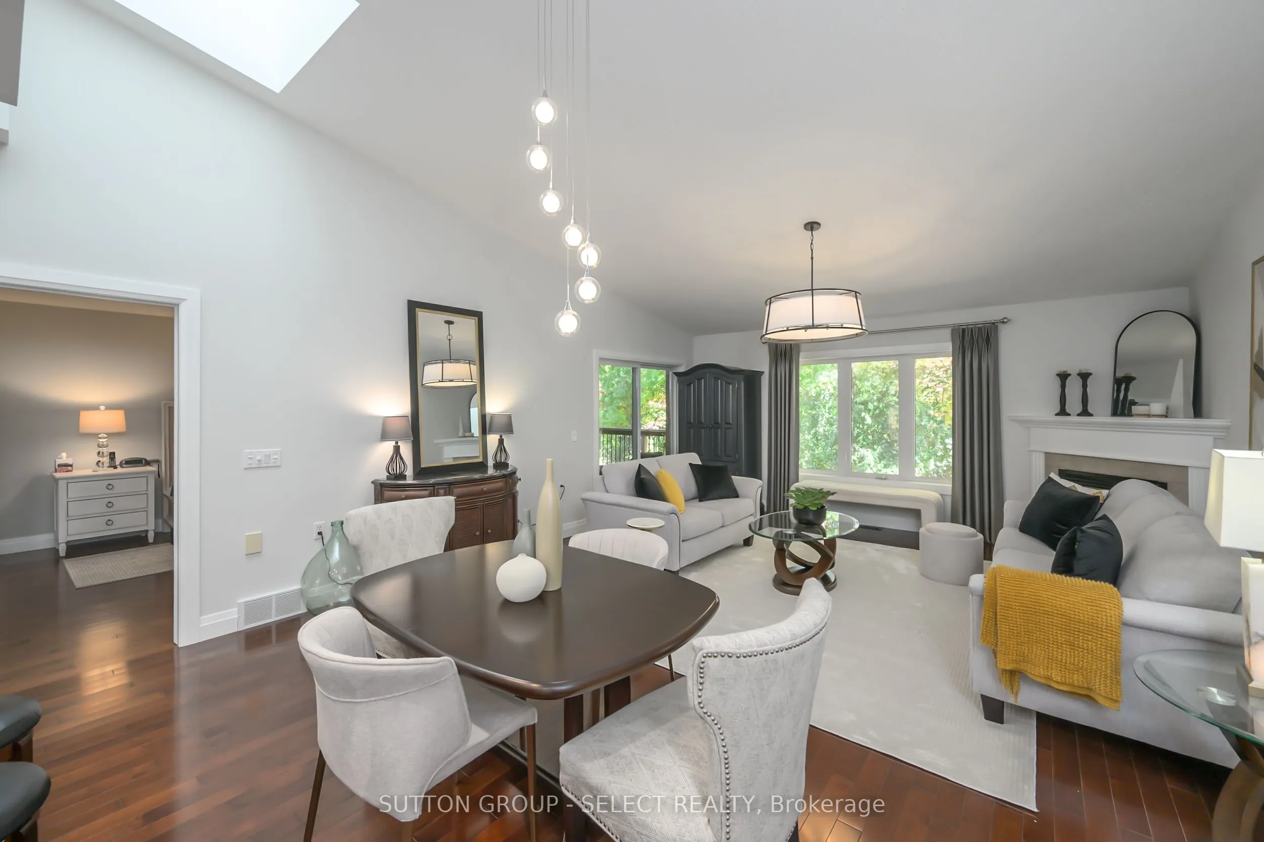 1337 Commissioners Road W, #11