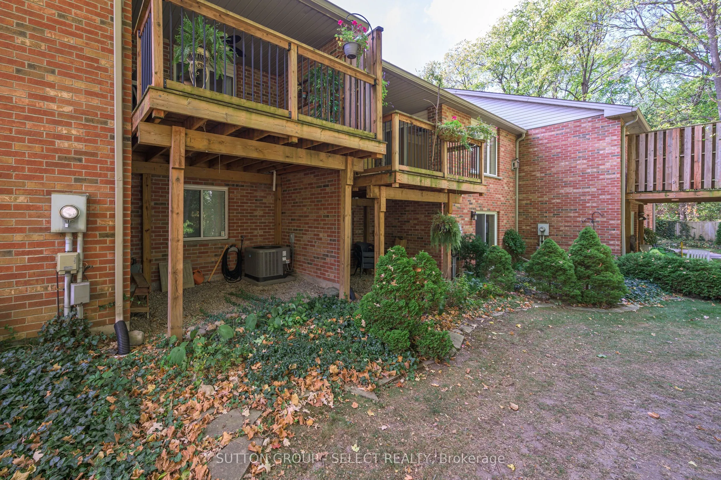1337 Commissioners Road W, #11