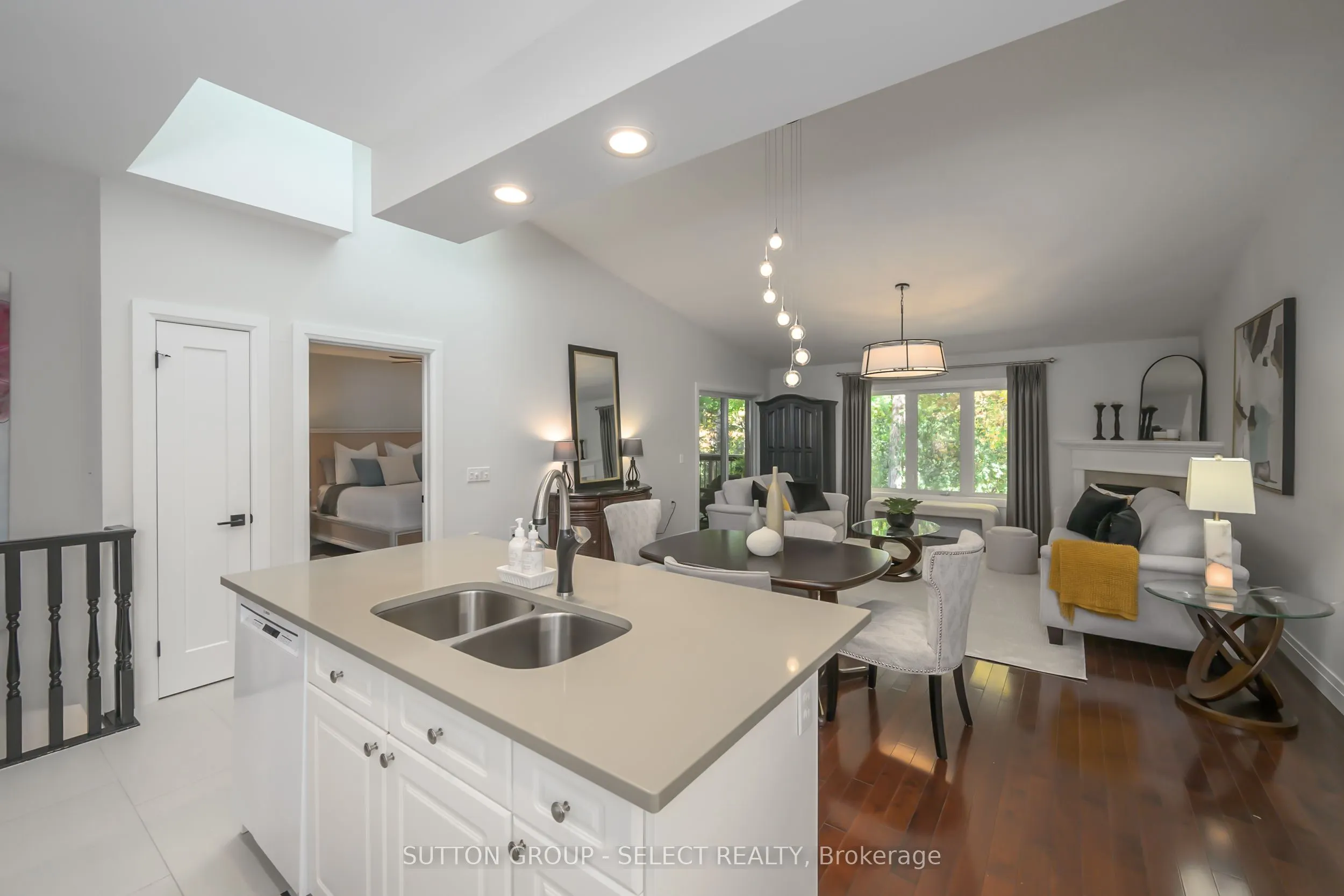 1337 Commissioners Road W, #11