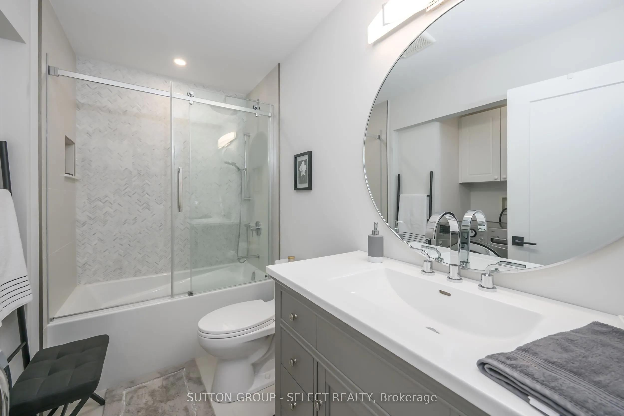 1337 Commissioners Road W, #11