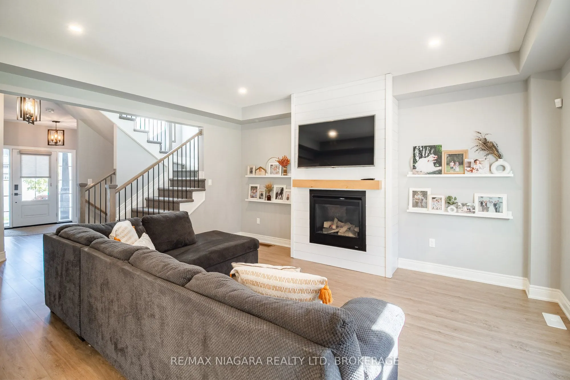 6 Myrtle Street N
