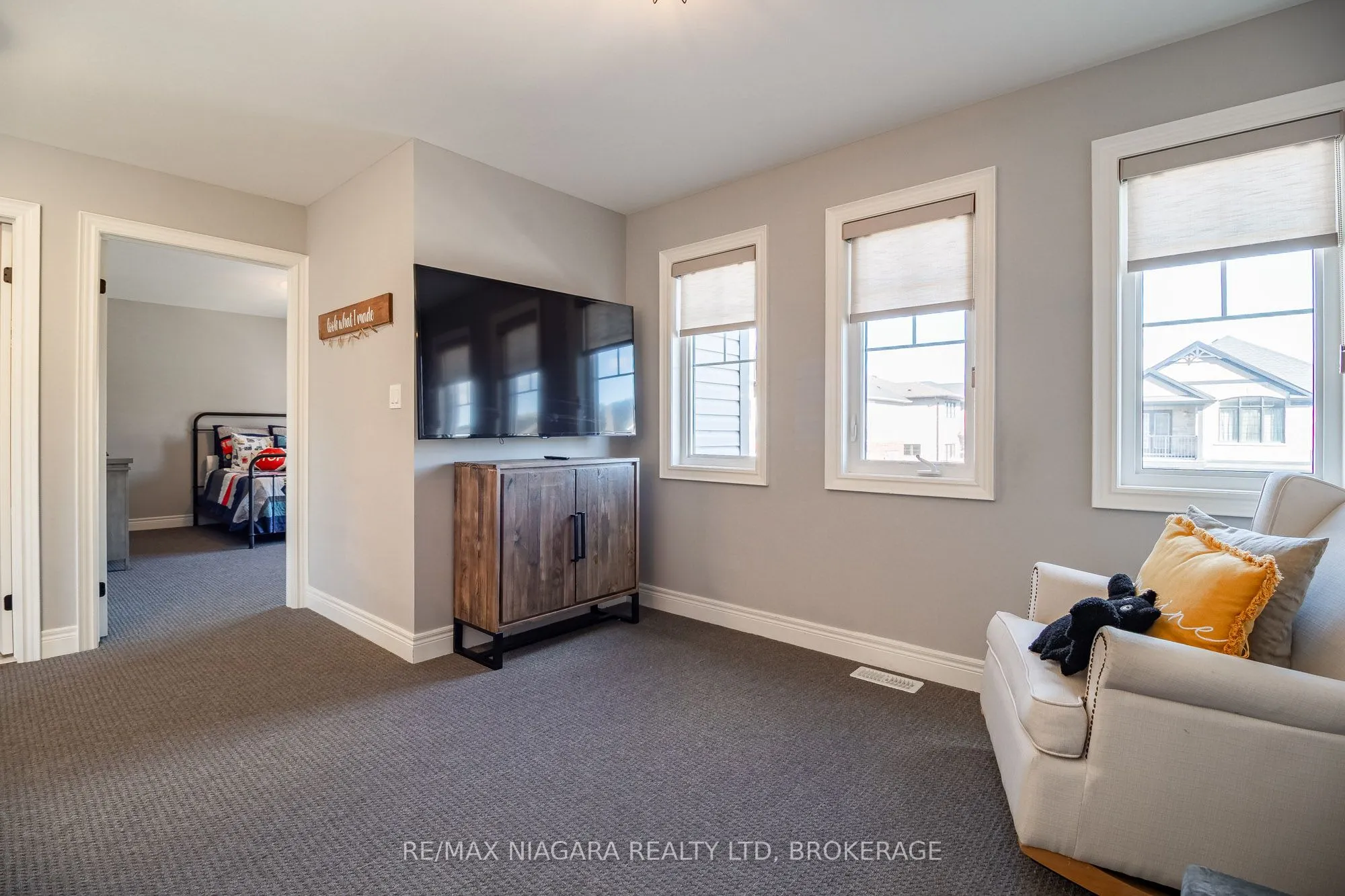 6 Myrtle Street N