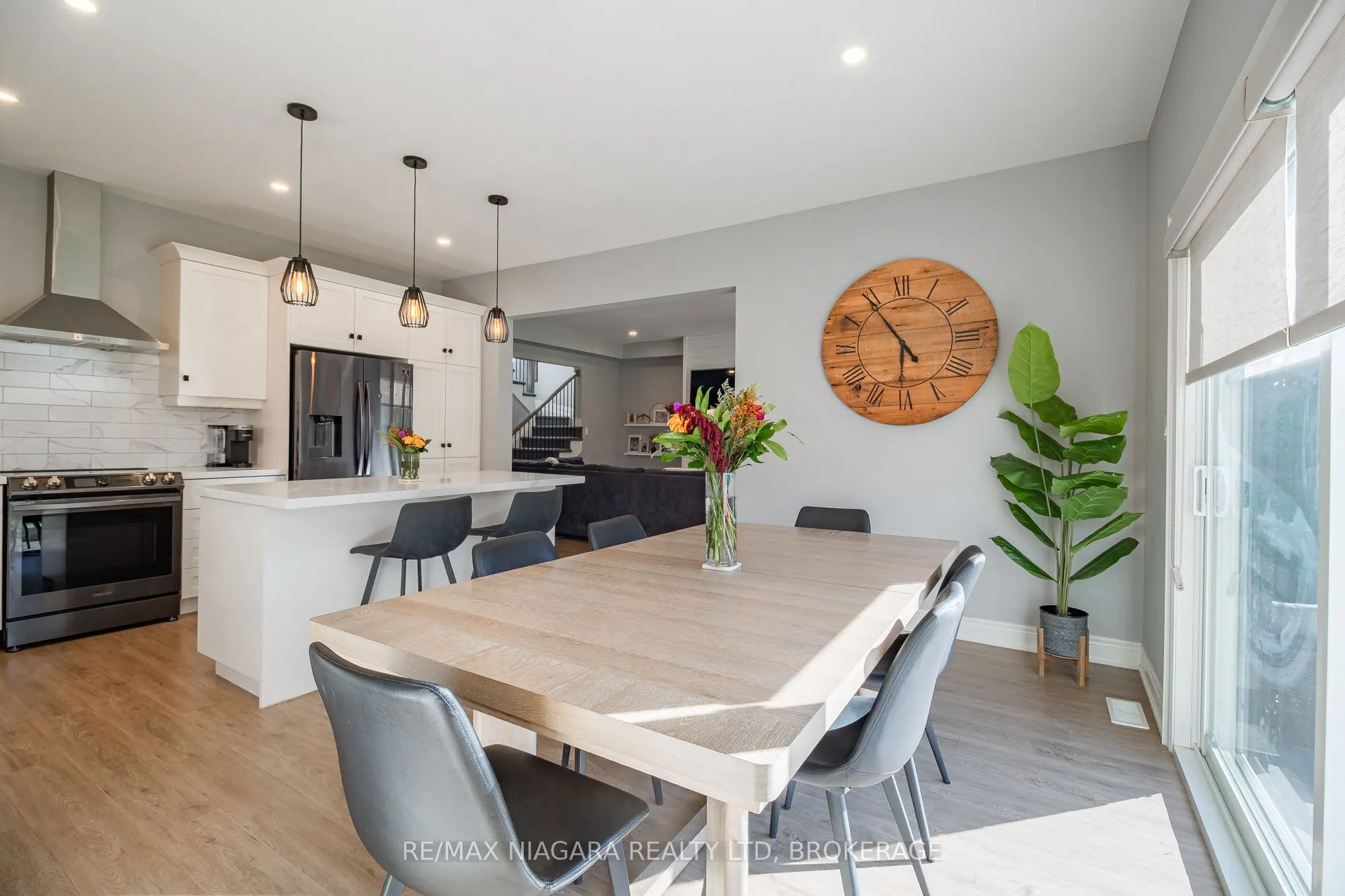 6 Myrtle Street N