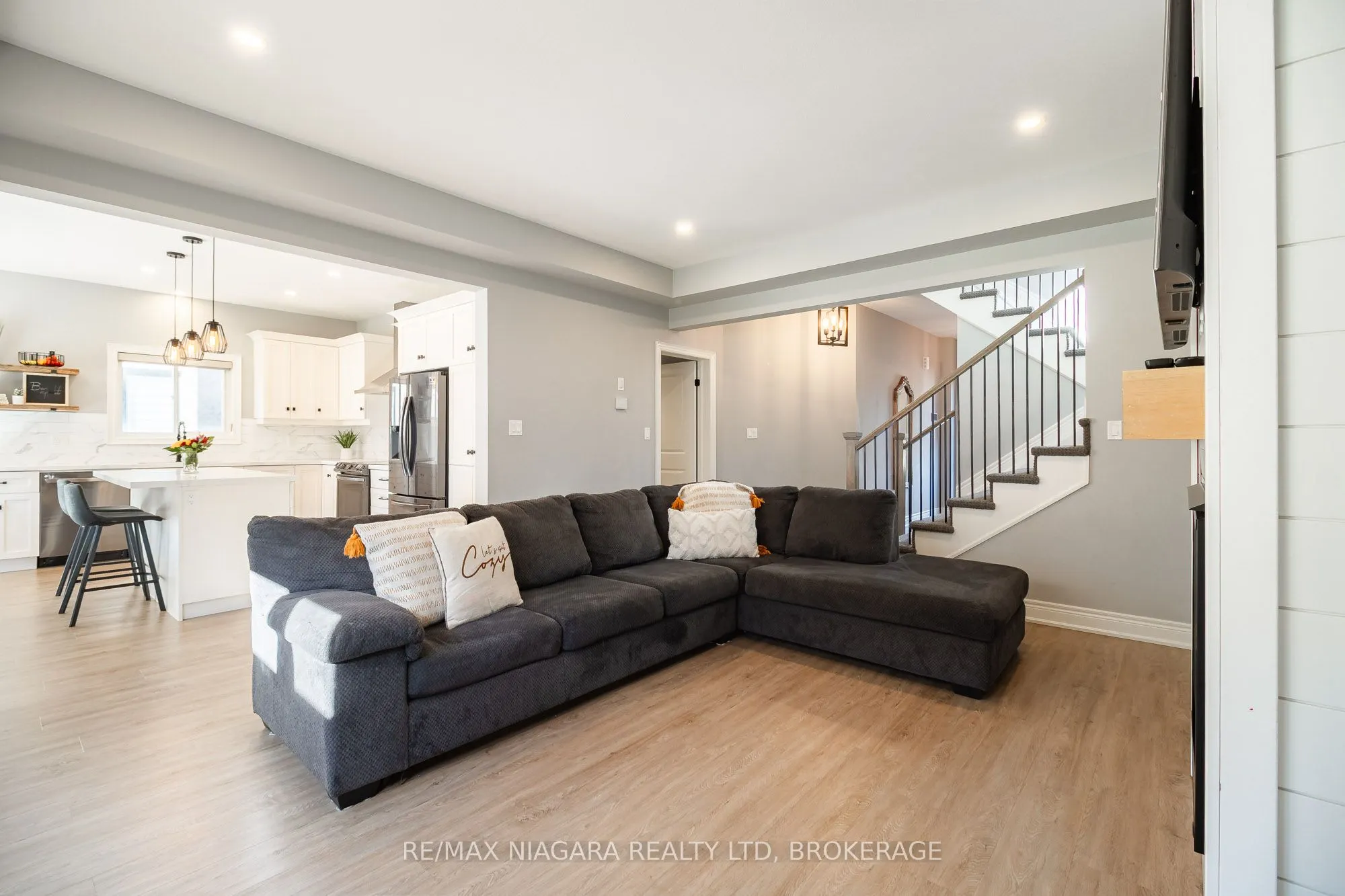 6 Myrtle Street N