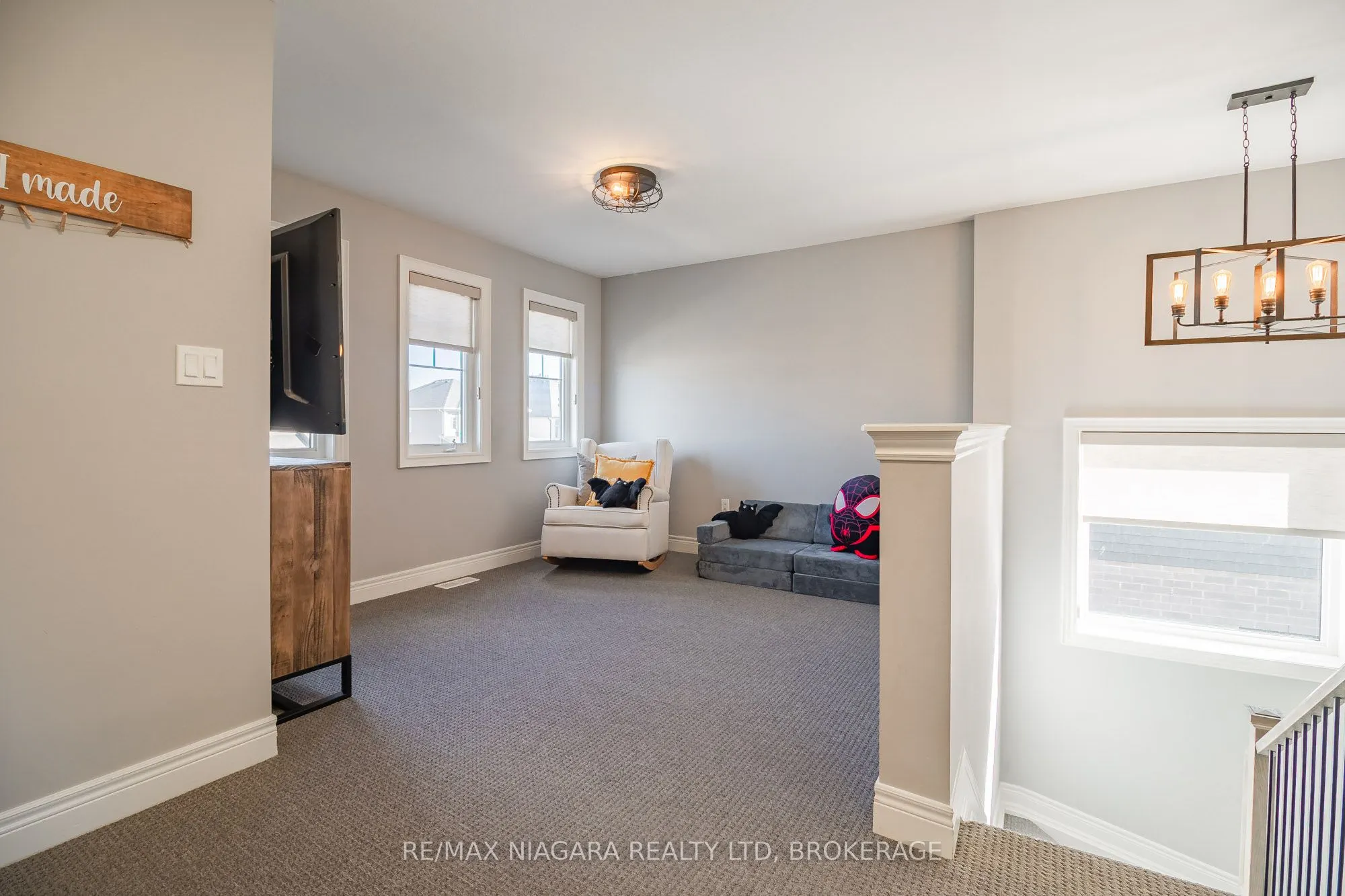 6 Myrtle Street N