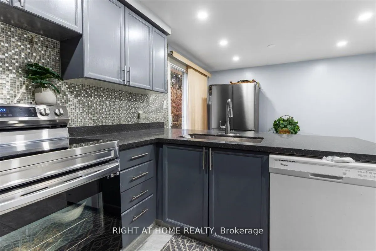275 Tagge Crescent