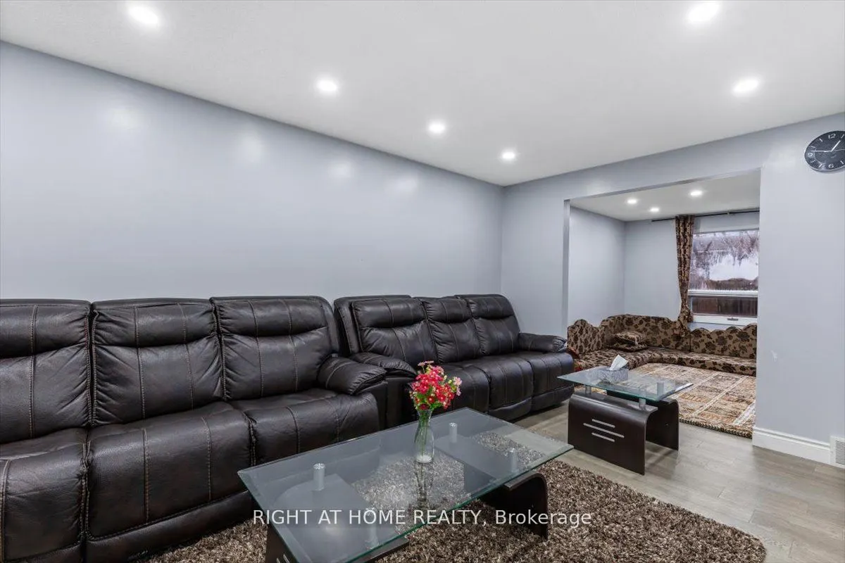 275 Tagge Crescent