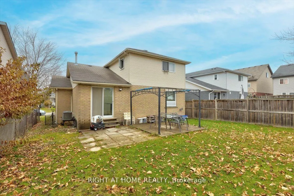 275 Tagge Crescent