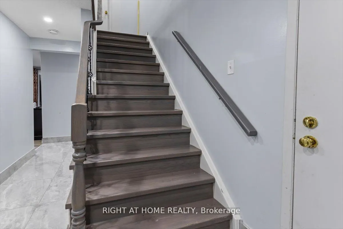 275 Tagge Crescent