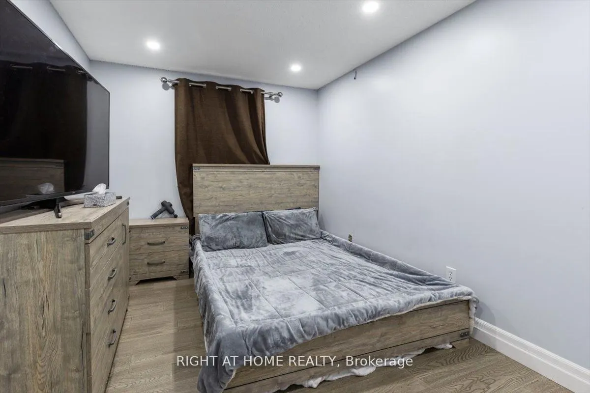 275 Tagge Crescent