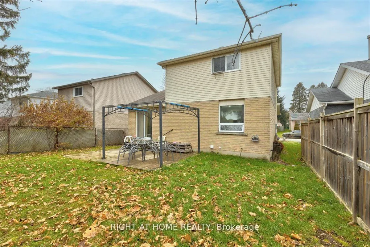 275 Tagge Crescent
