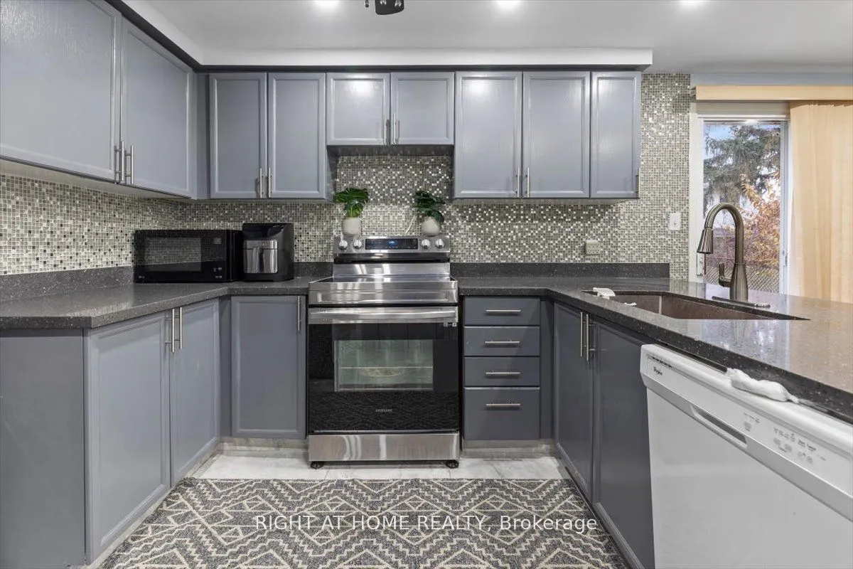 275 Tagge Crescent