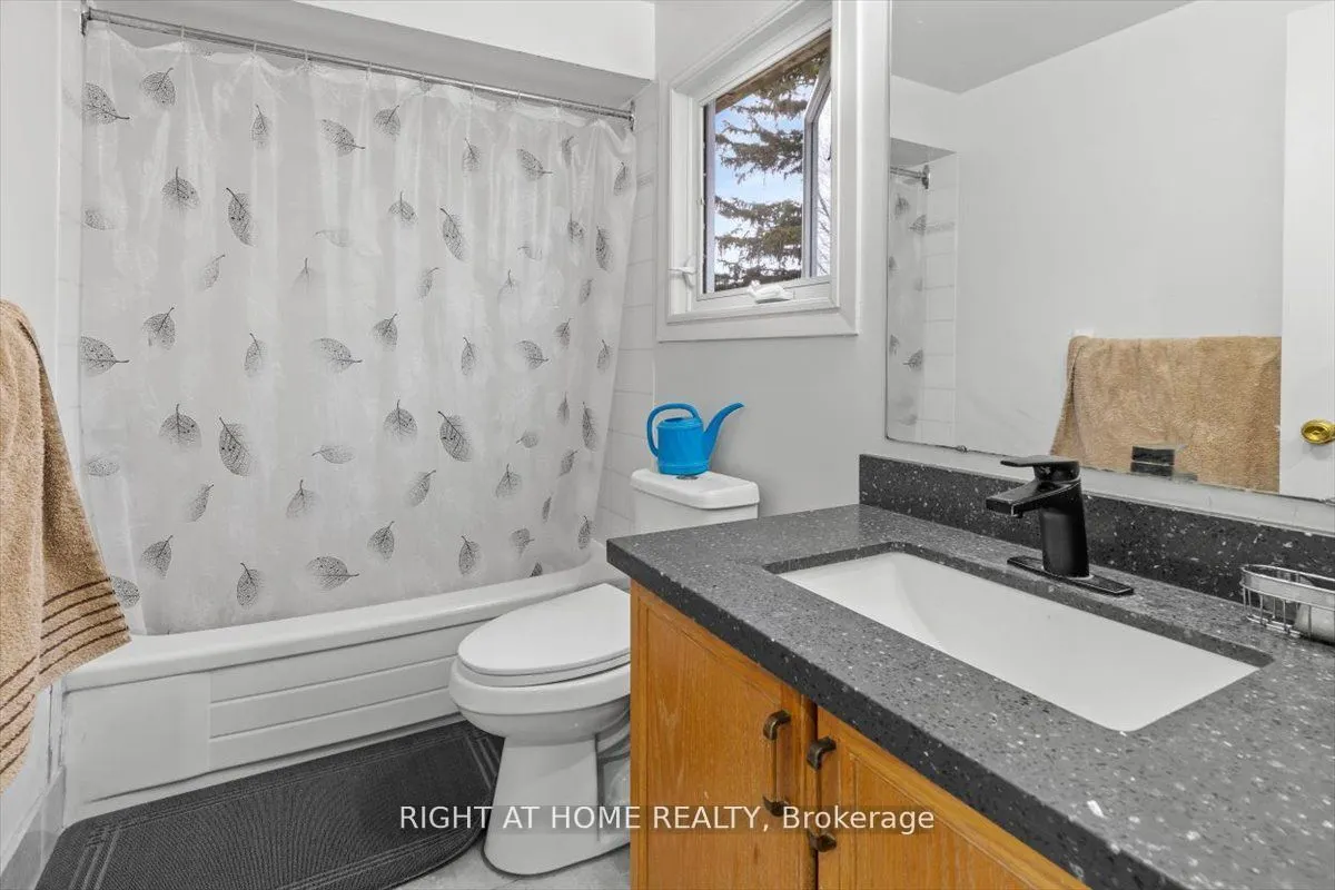 275 Tagge Crescent