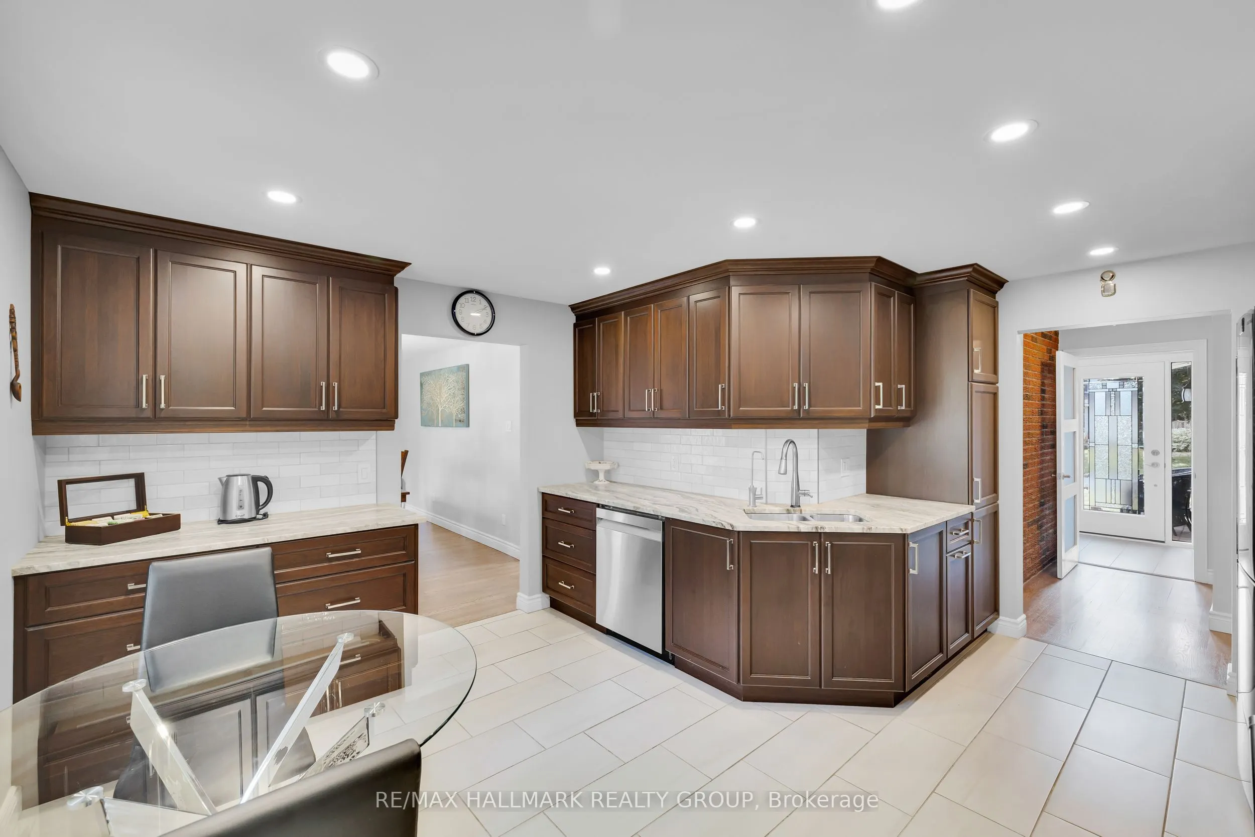 118 Queensline Drive
