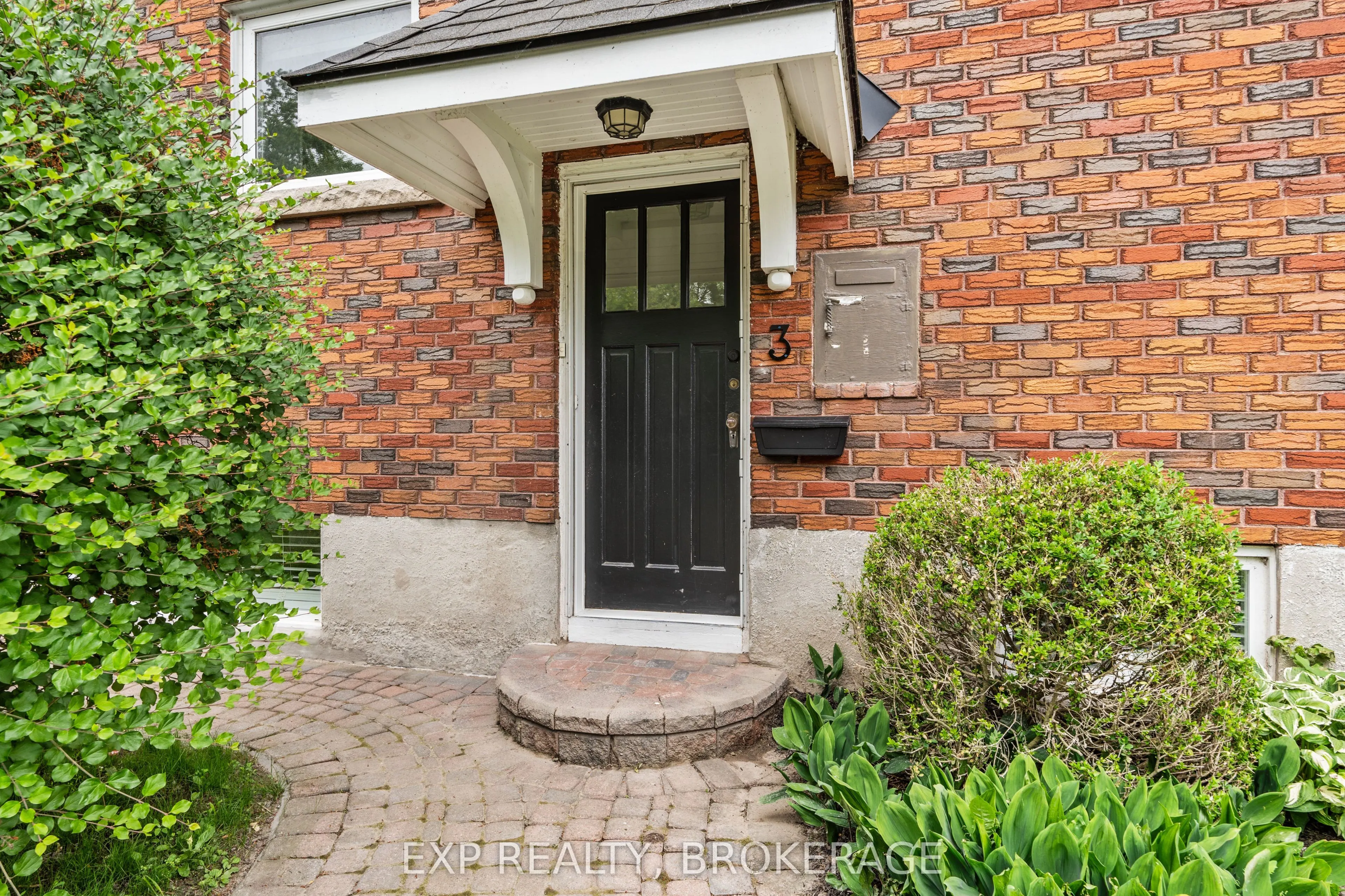 493 COLLEGE Street, #3