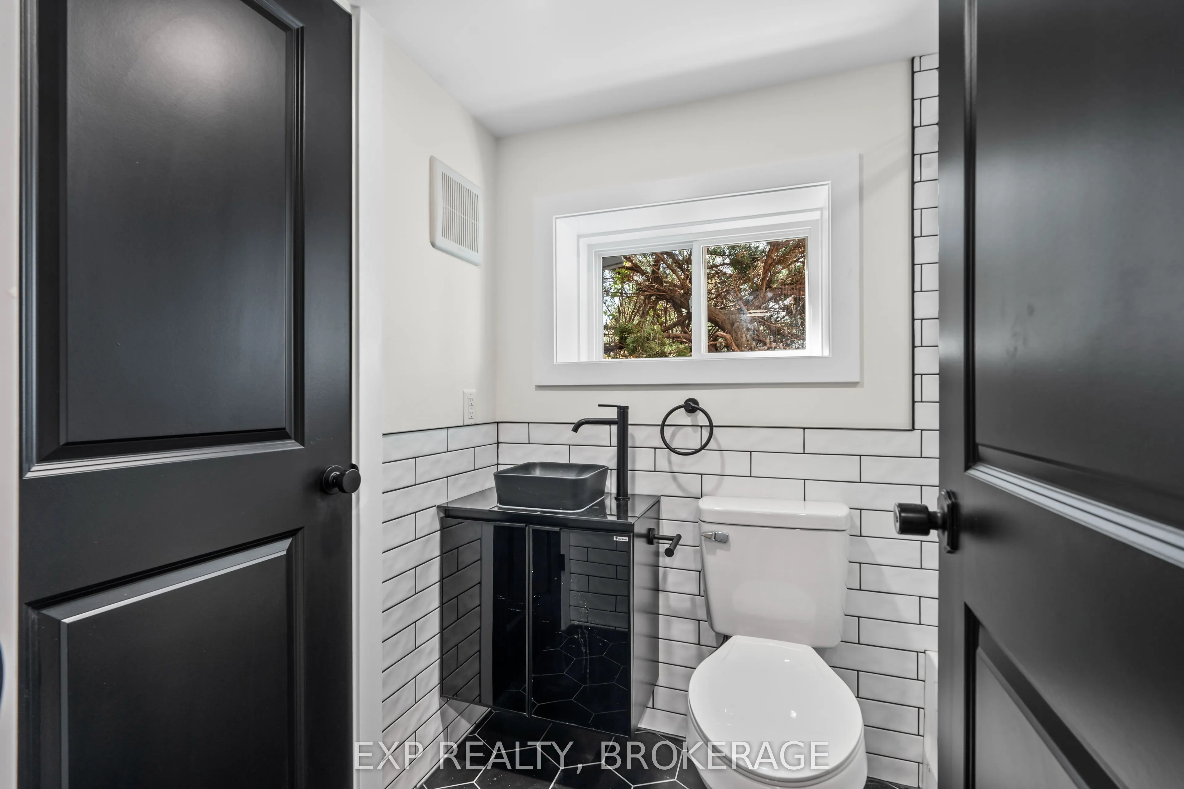 493 COLLEGE Street, #3