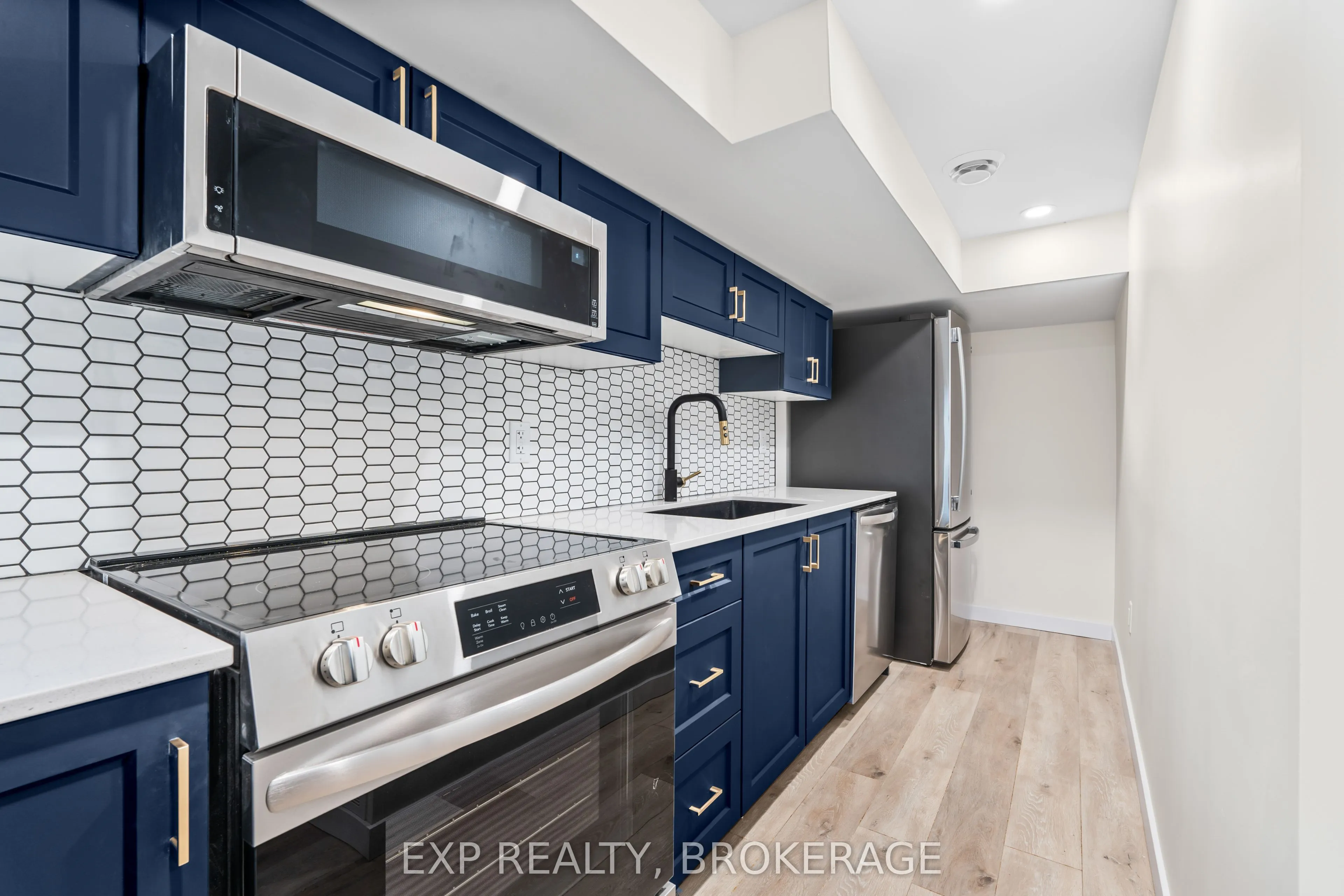 493 COLLEGE Street, #3