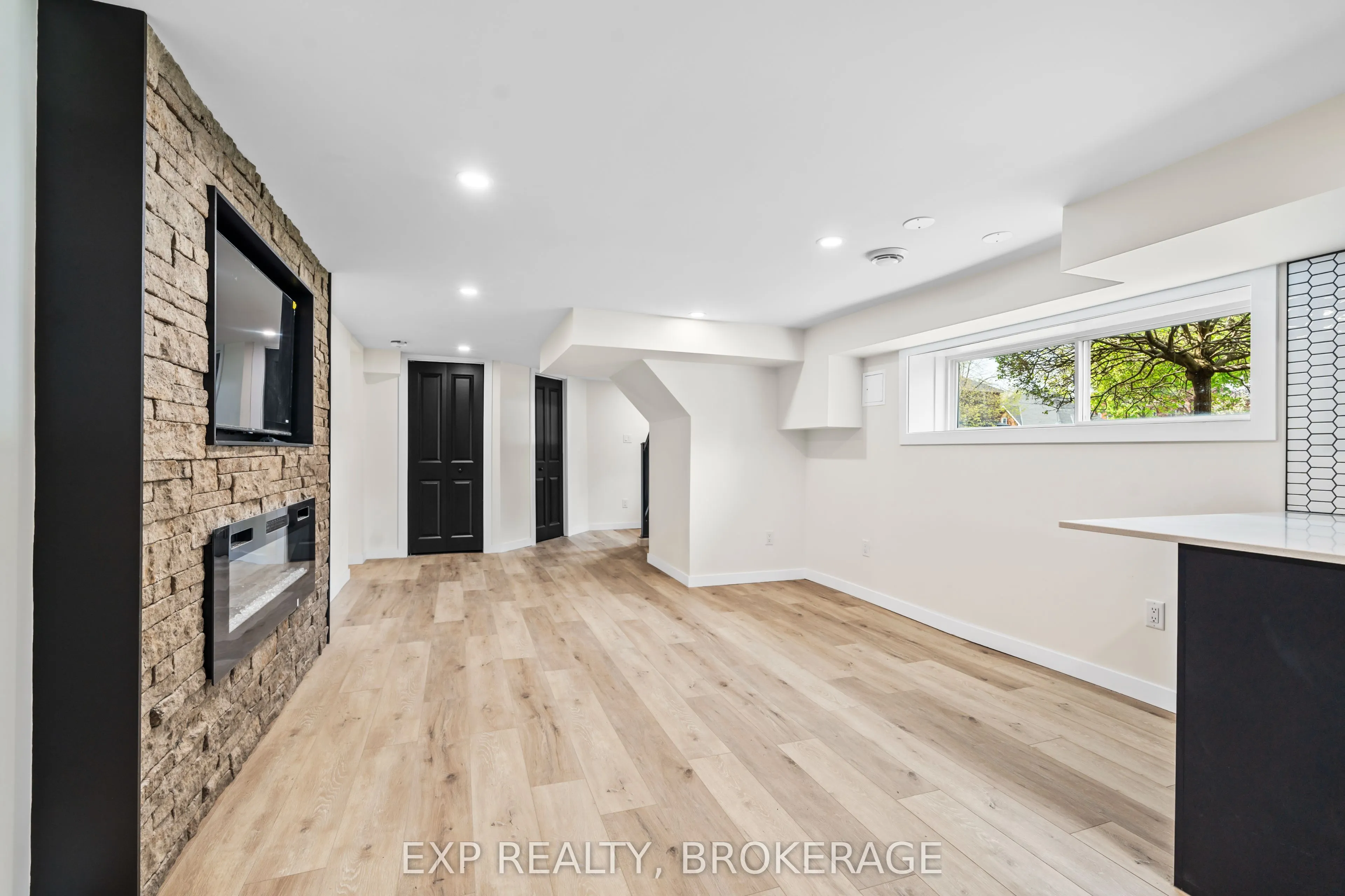 493 COLLEGE Street, #3