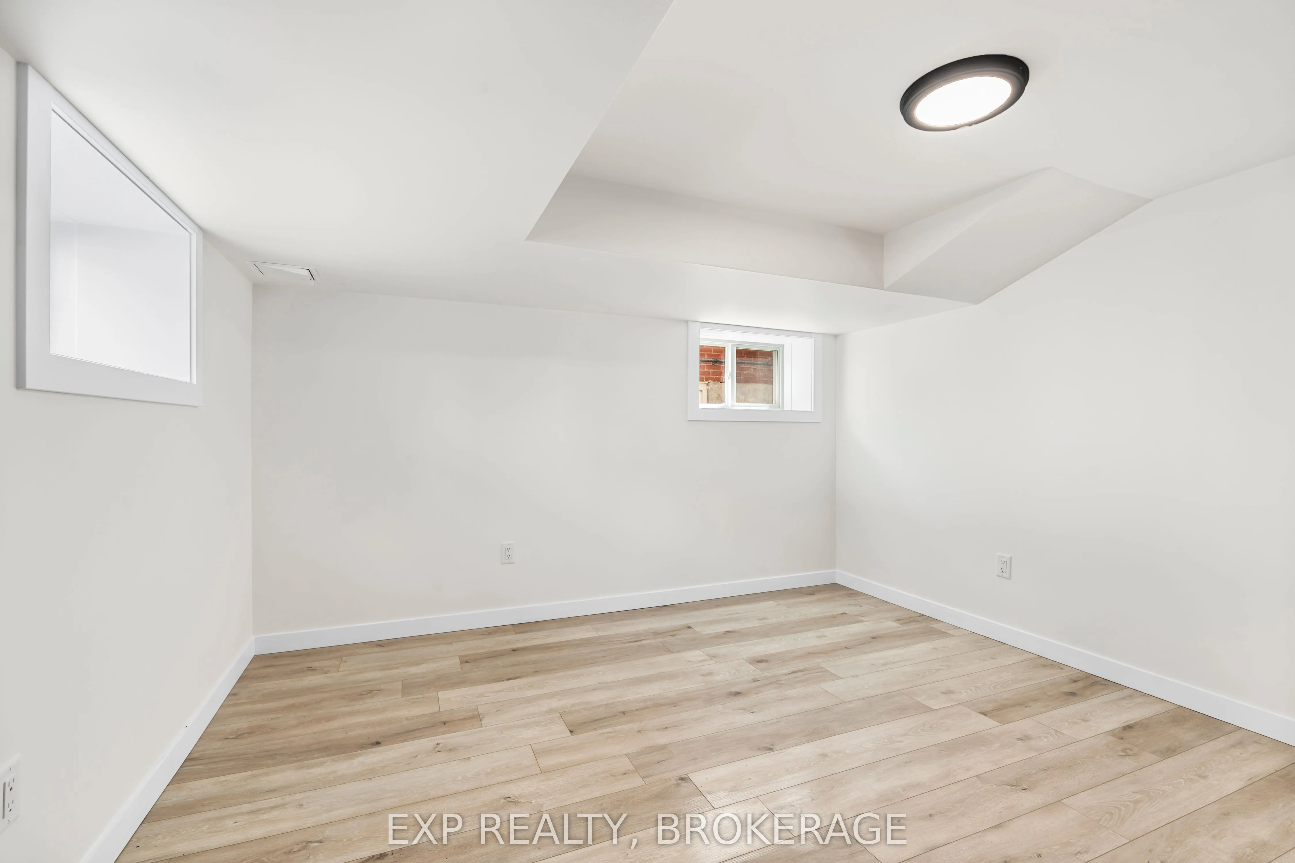 493 COLLEGE Street, #3