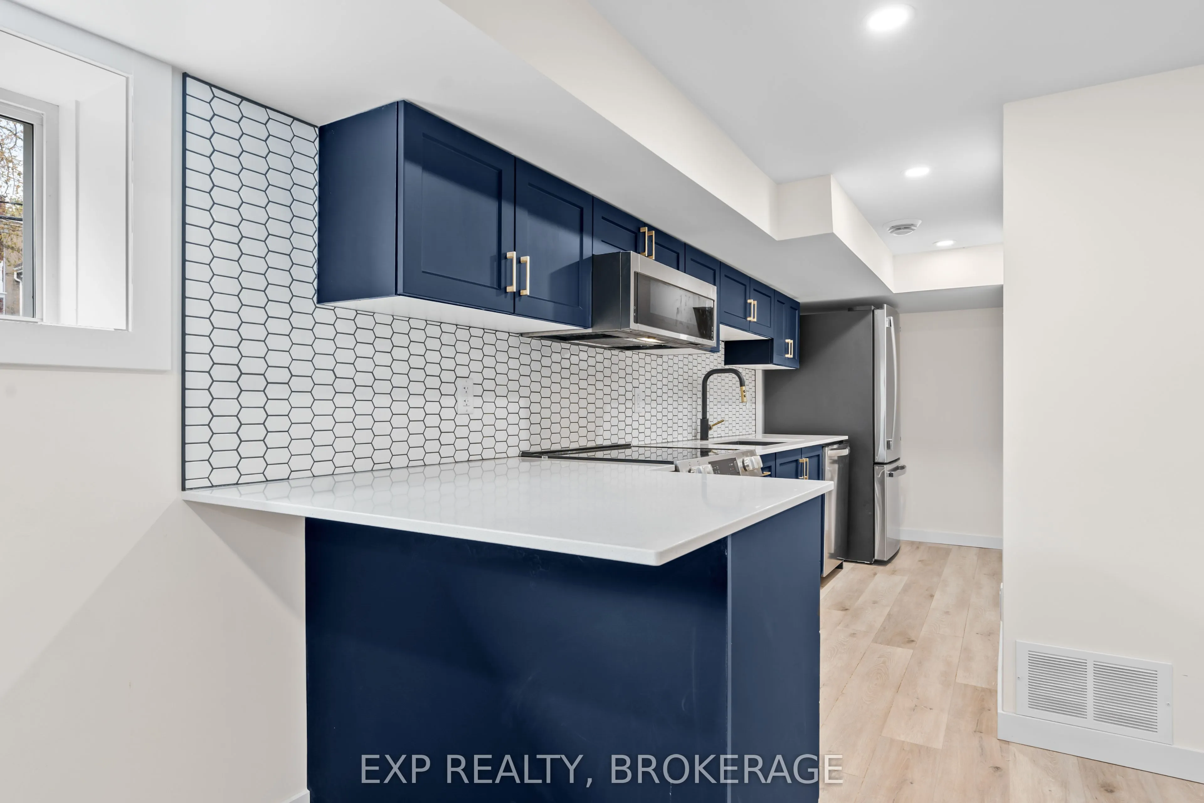 493 COLLEGE Street, #3