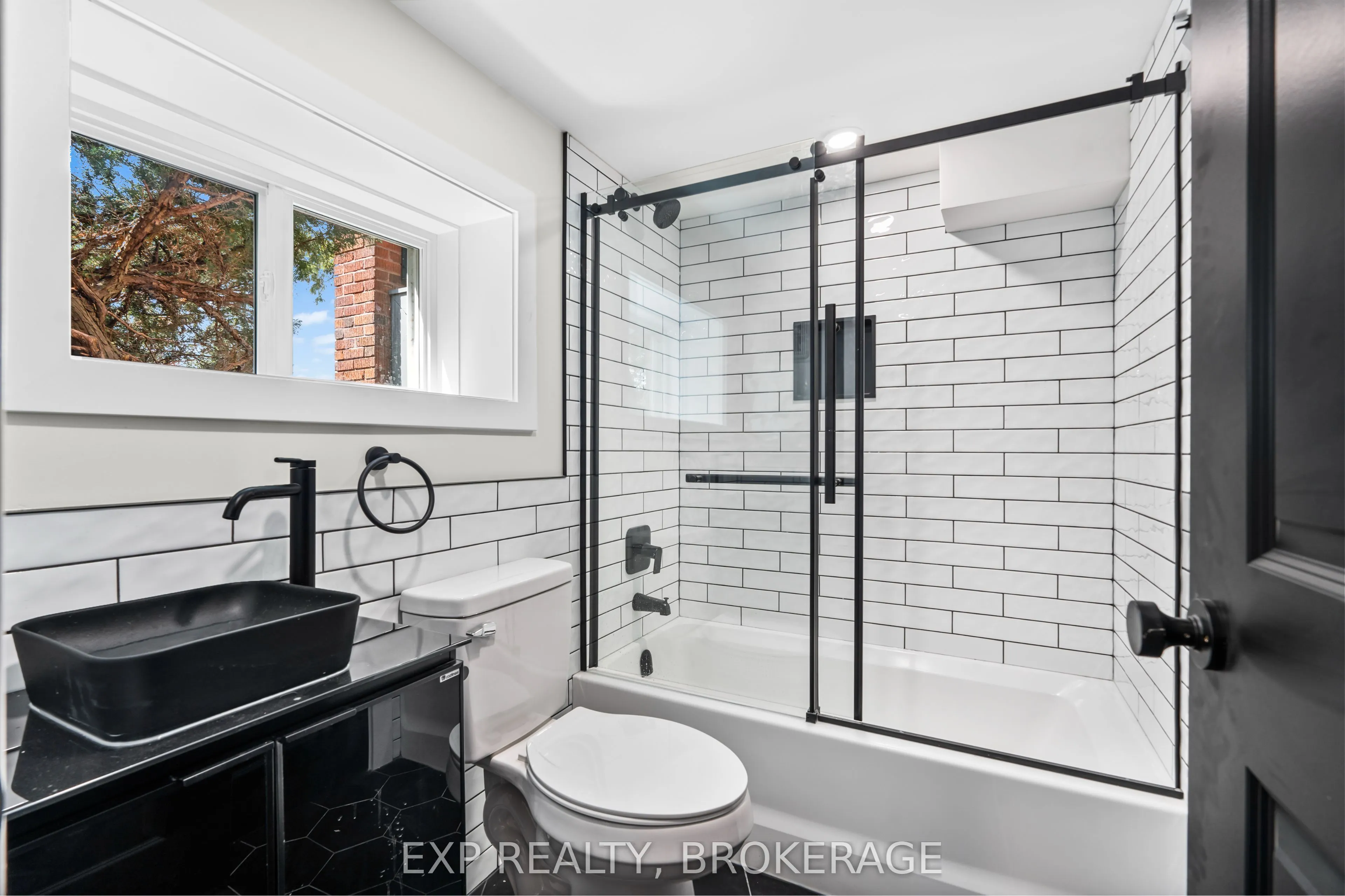493 COLLEGE Street, #3