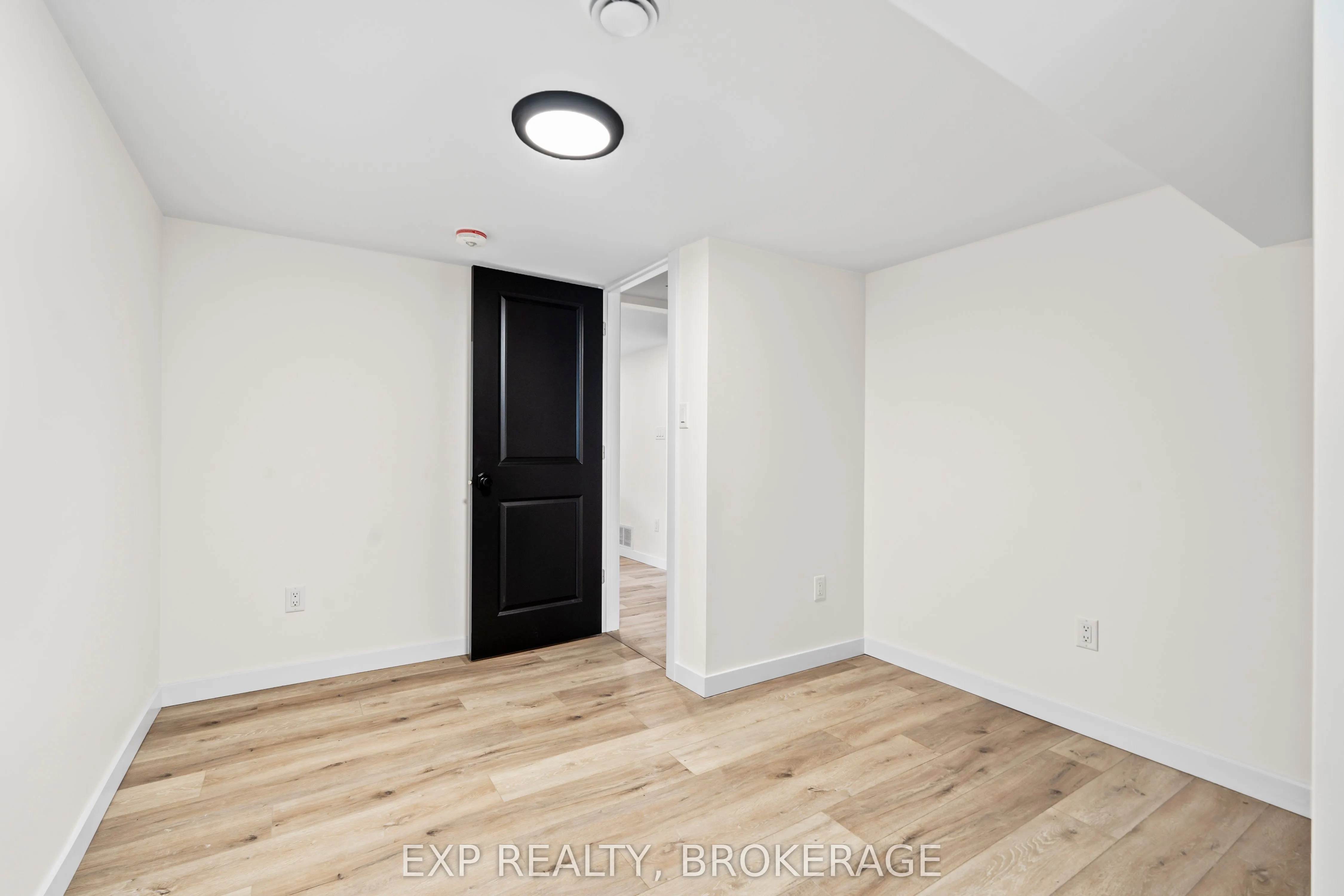 493 COLLEGE Street, #3