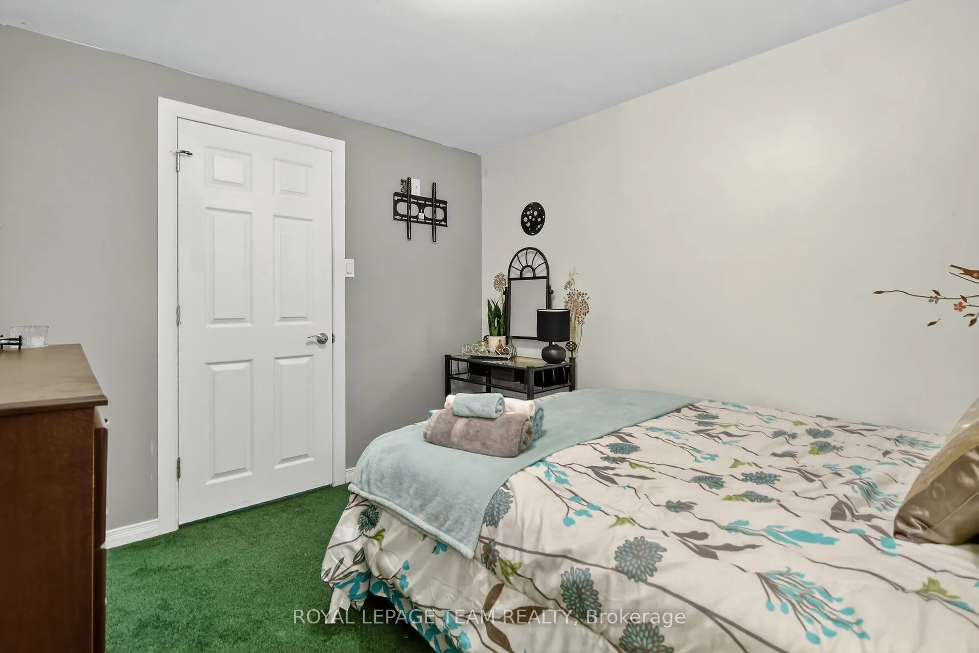 64 Owlshead Road