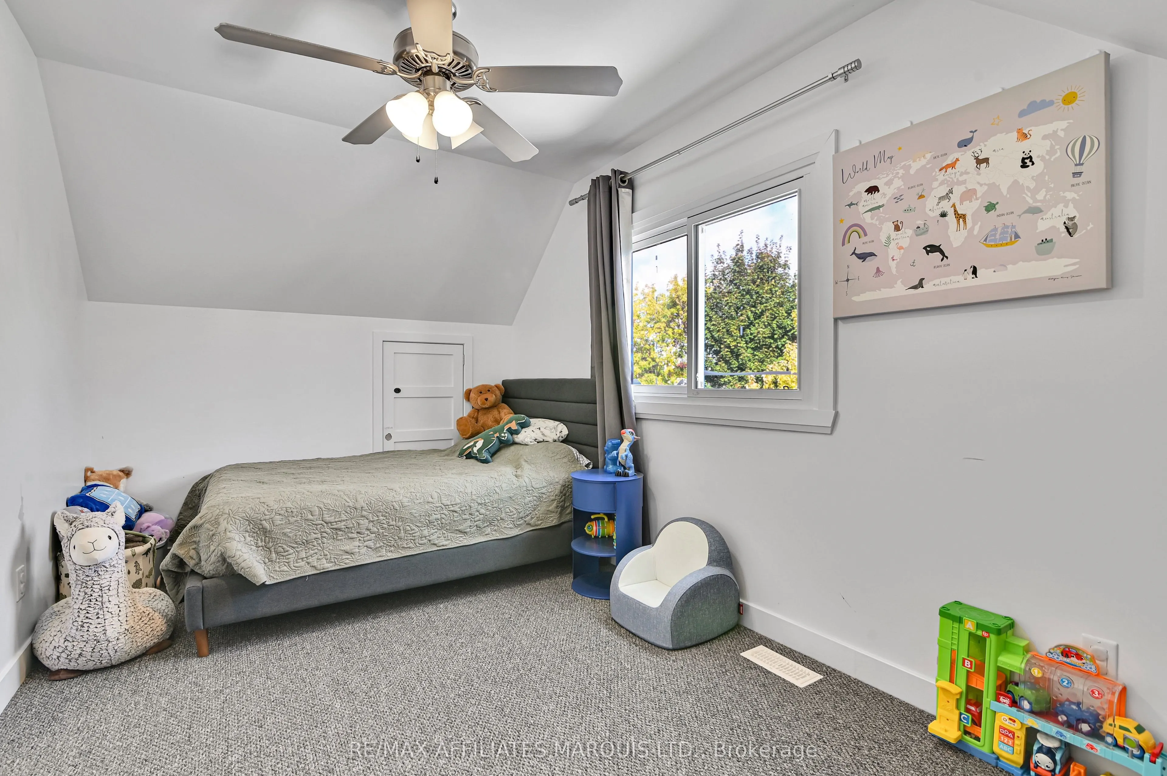 1006 SECOND Street E