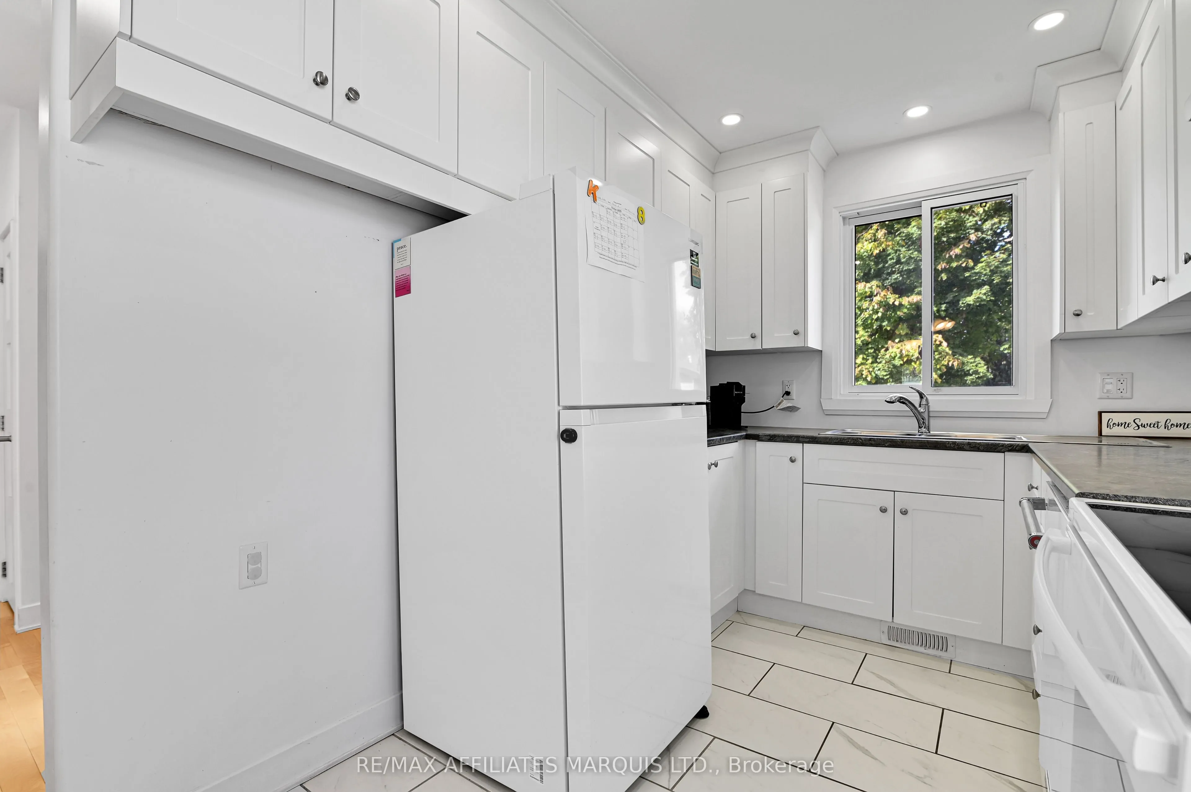 1006 SECOND Street E