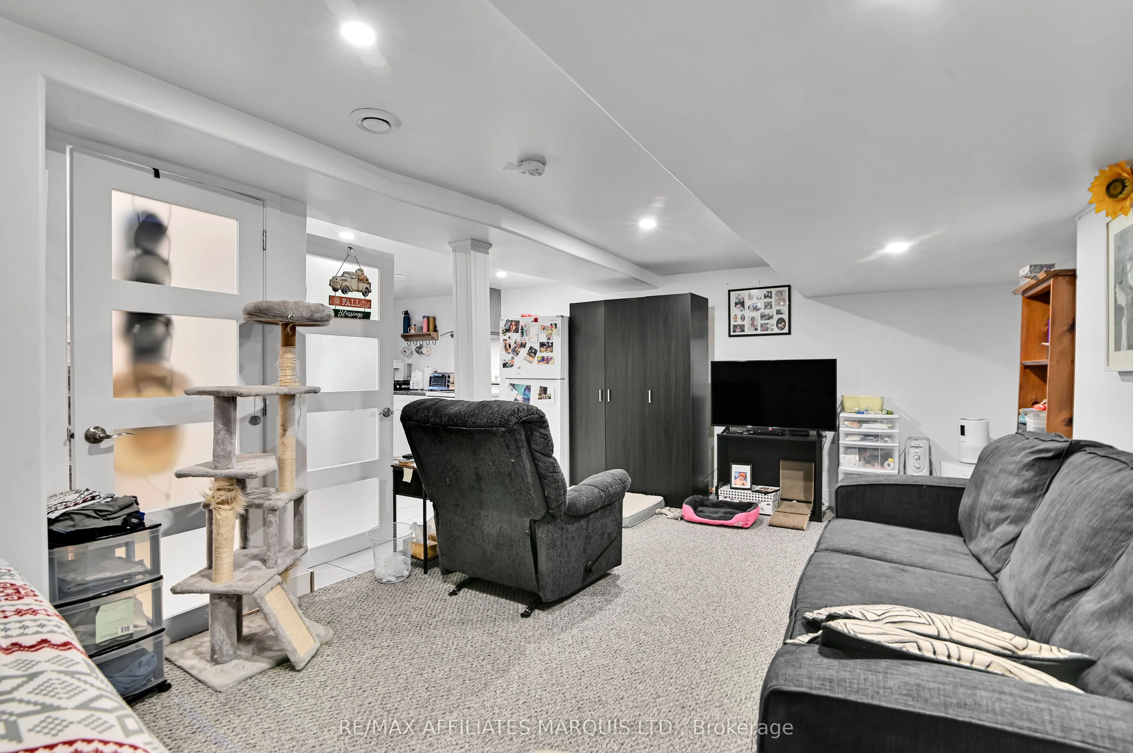 1006 SECOND Street E
