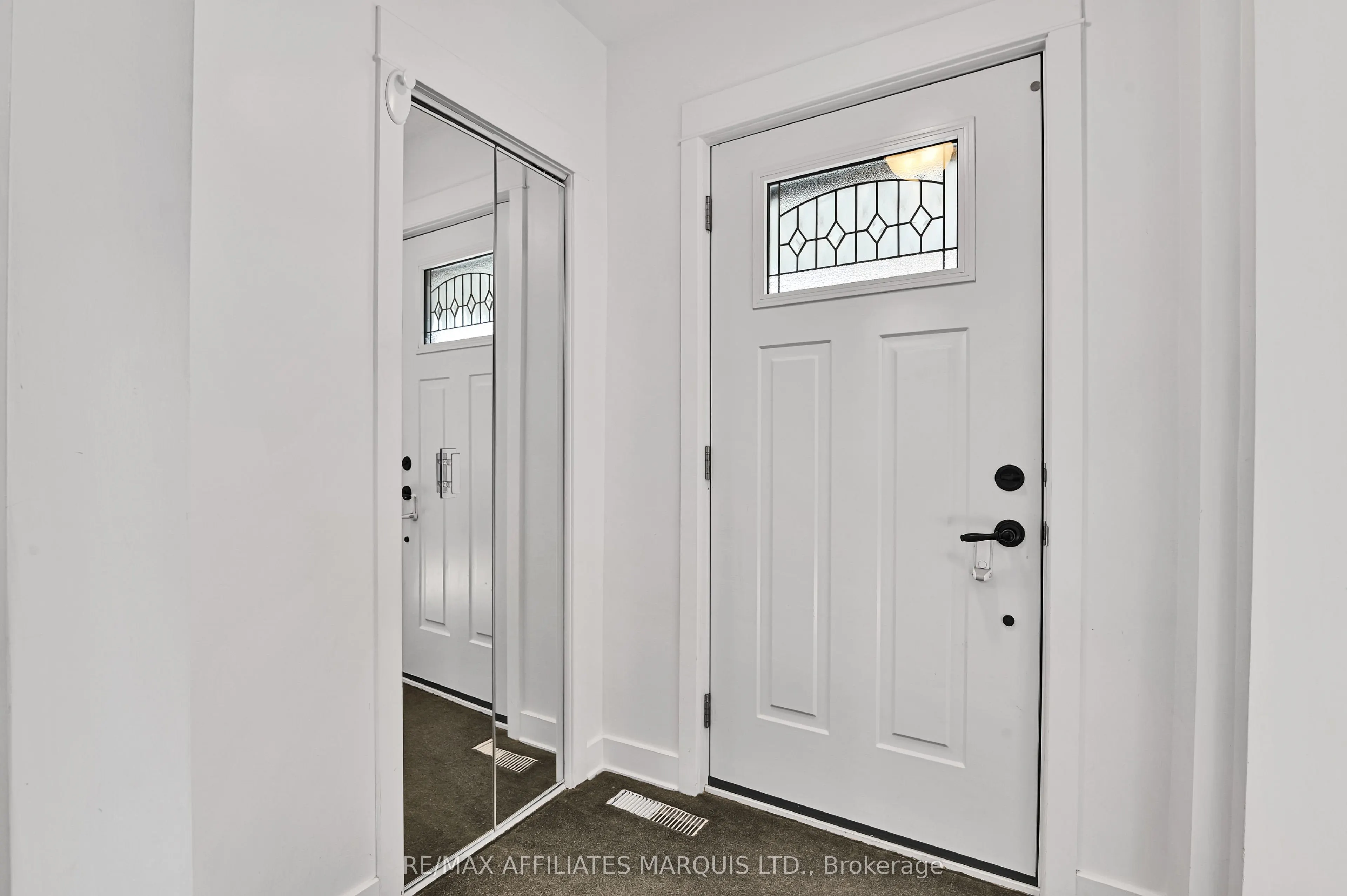 1006 SECOND Street E