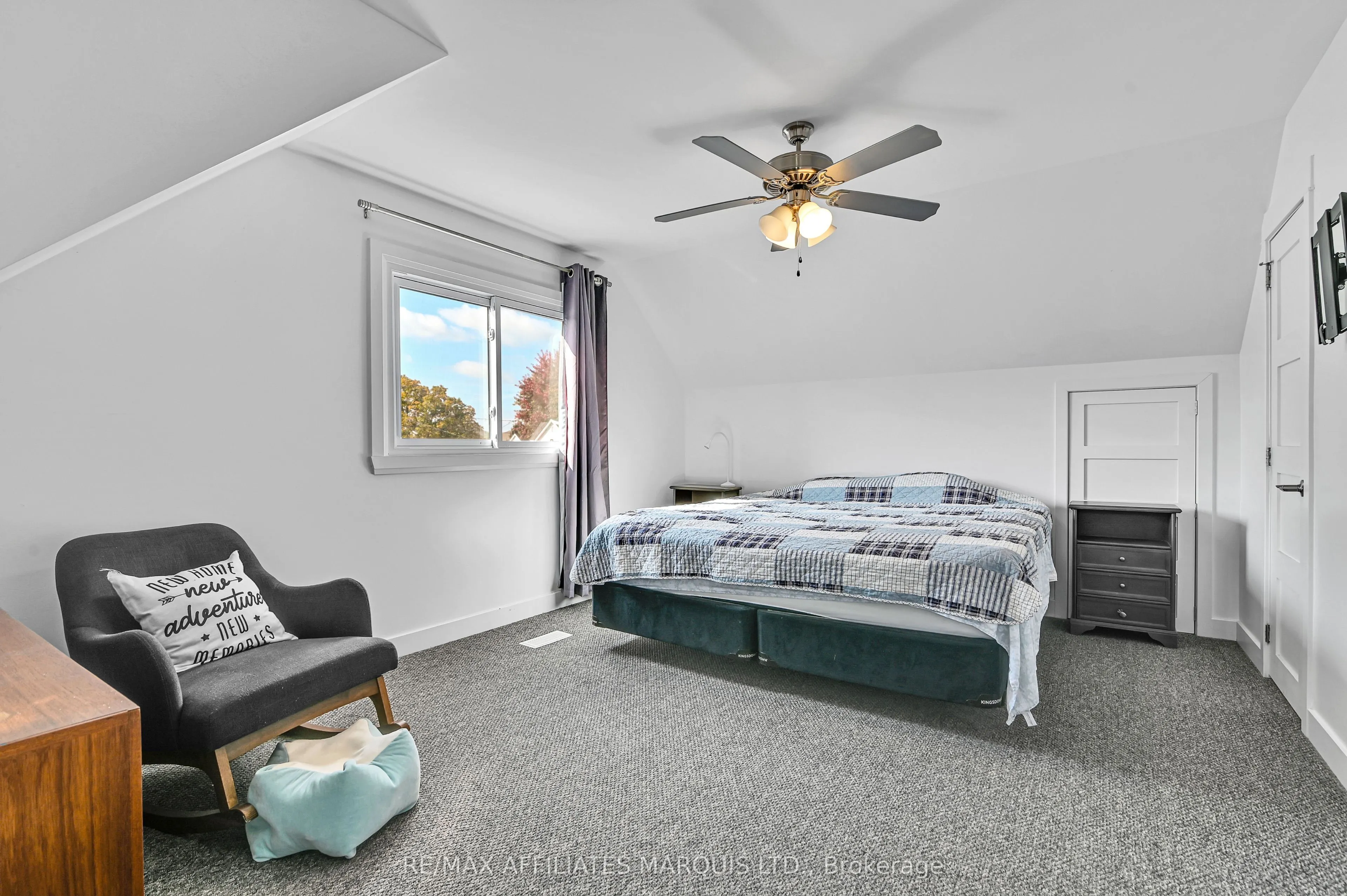 1006 SECOND Street E