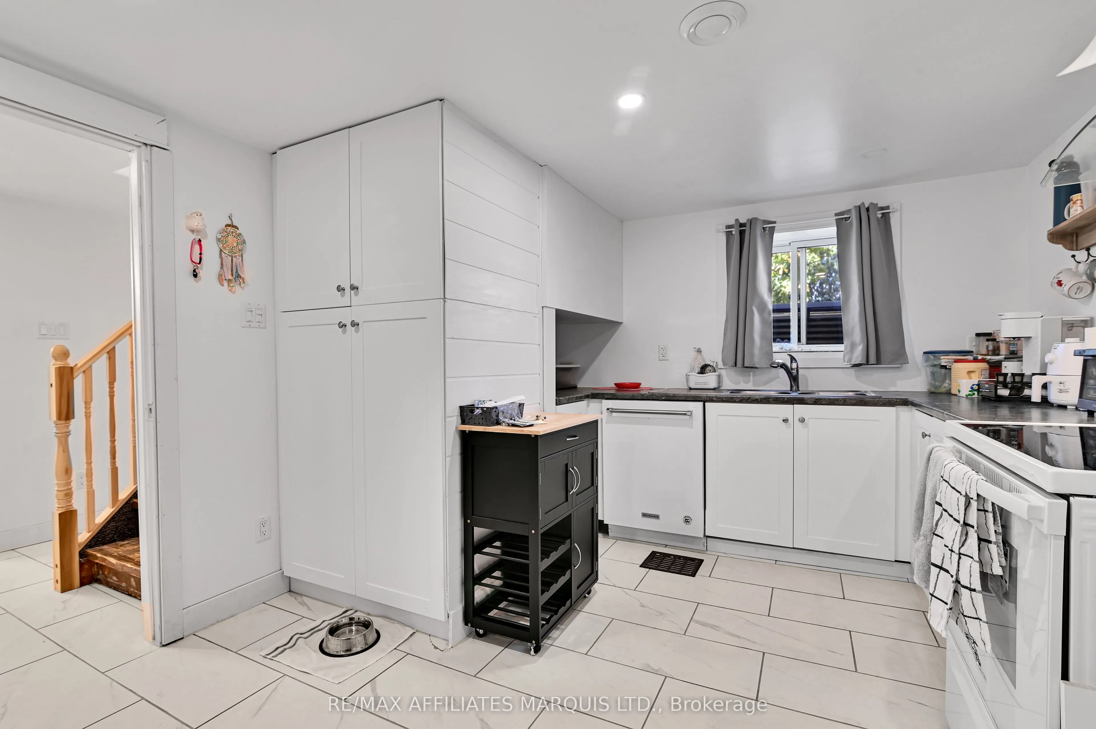 1006 SECOND Street E