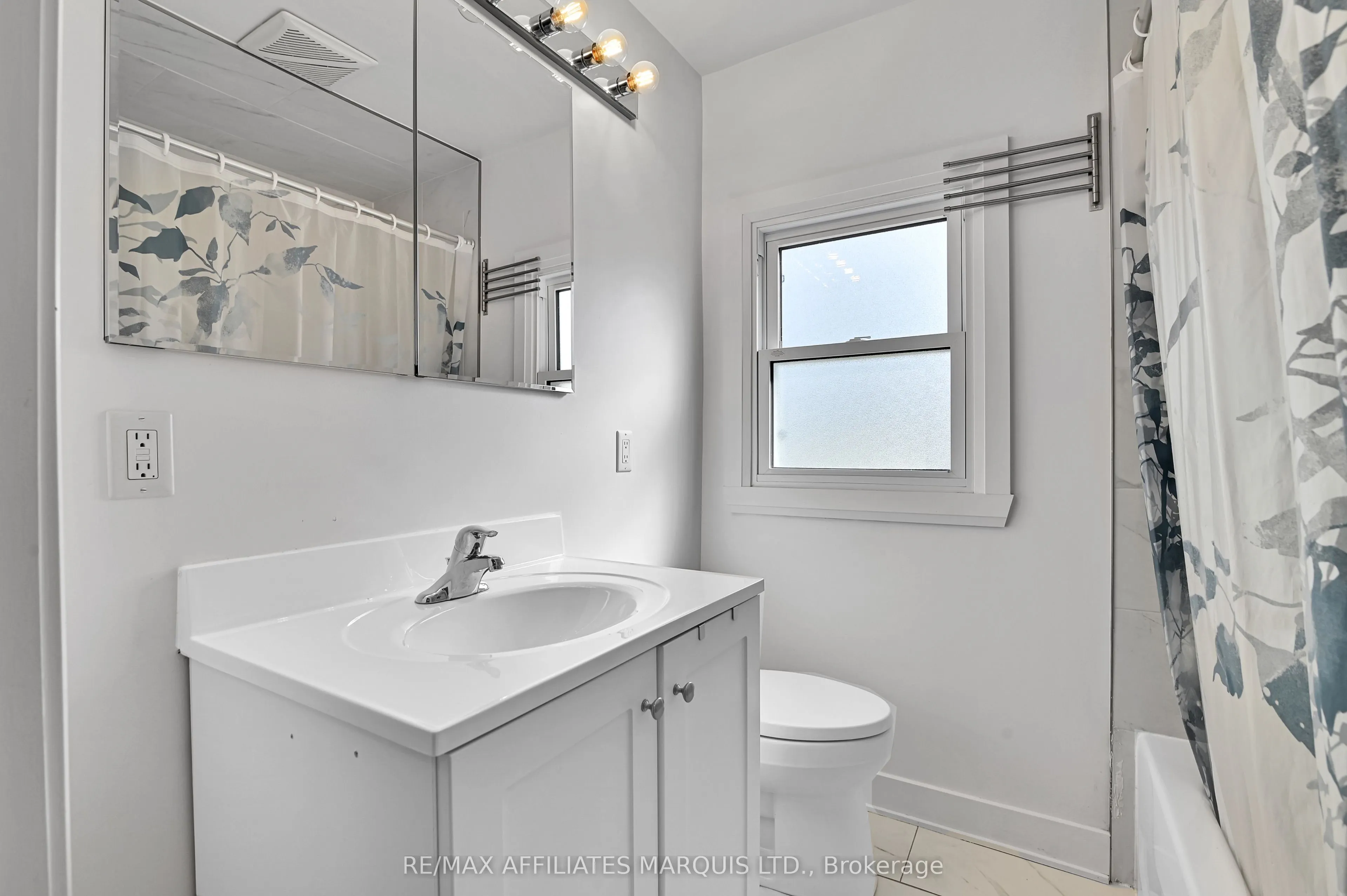 1006 SECOND Street E