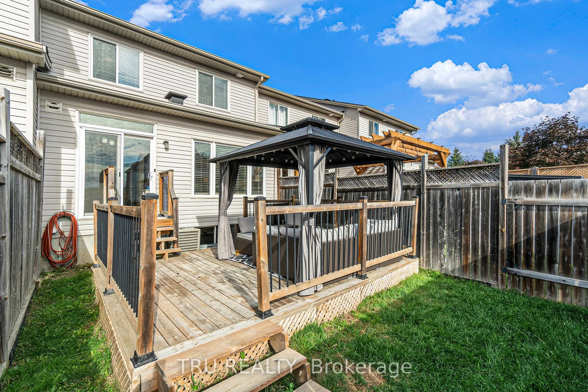 214 Arrita Street E