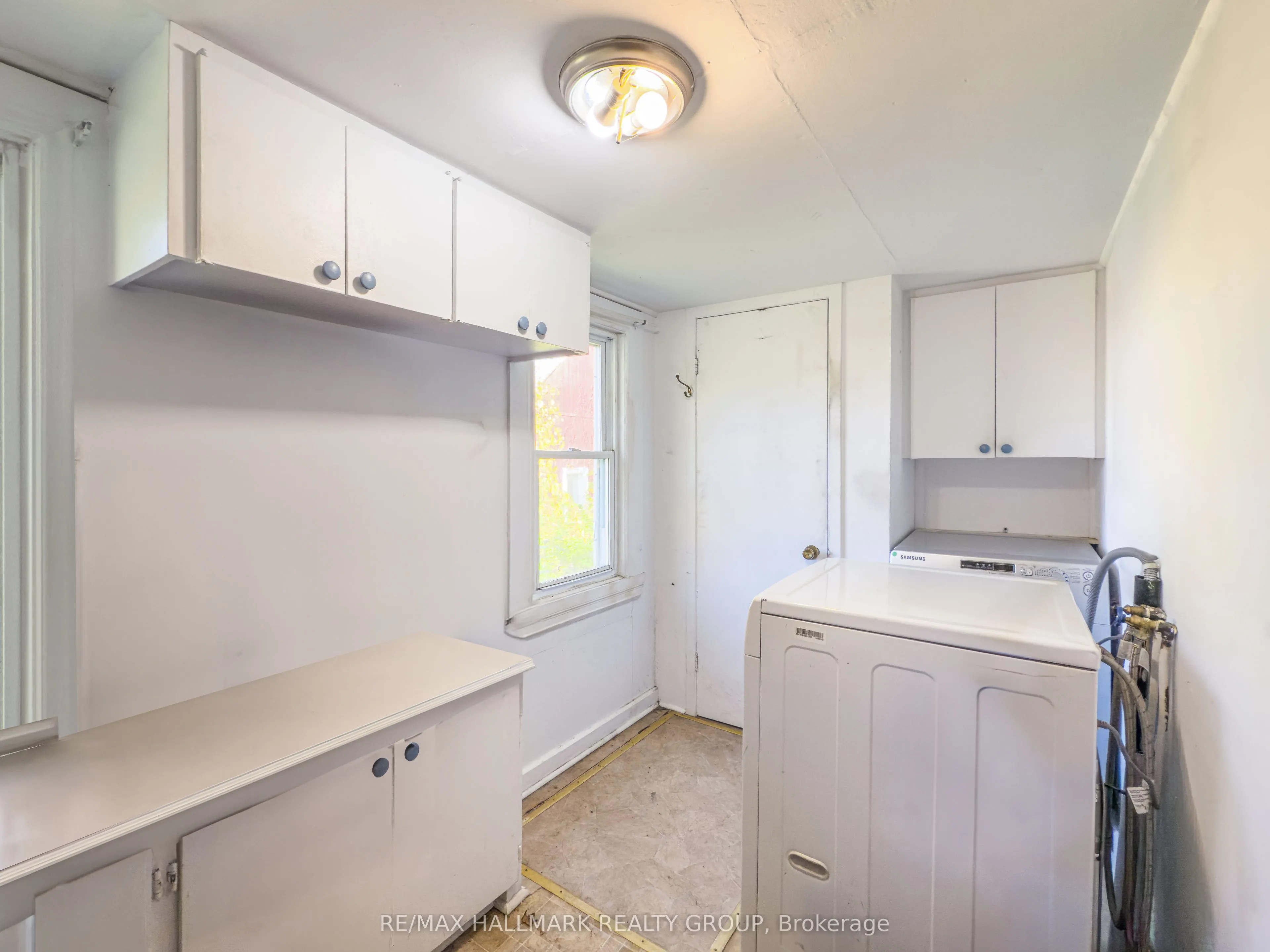 1677 Ste Anne Road
